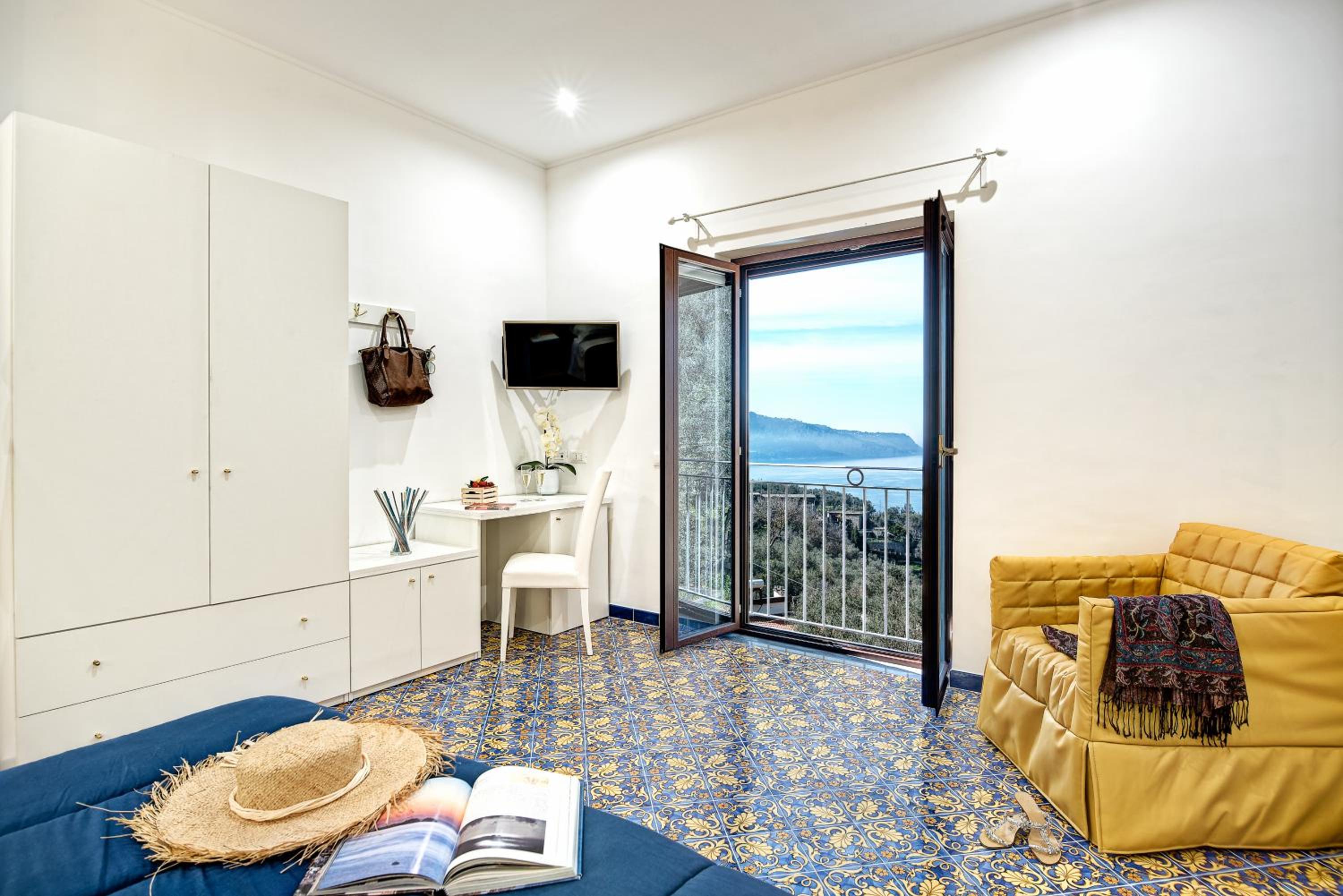 Quadruple Room with Sea View - Photo 1