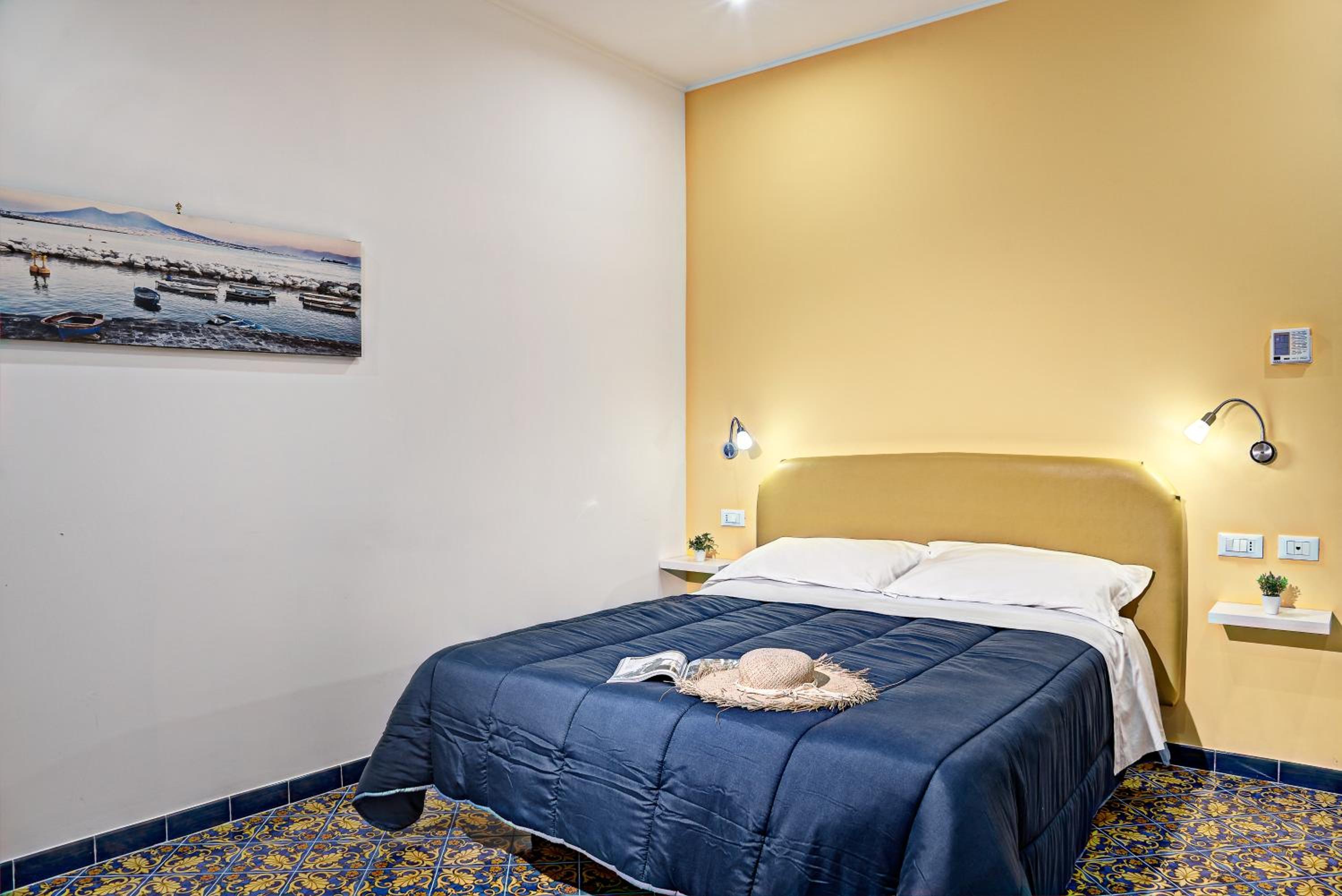 Quadruple Room with Sea View - Photo 12