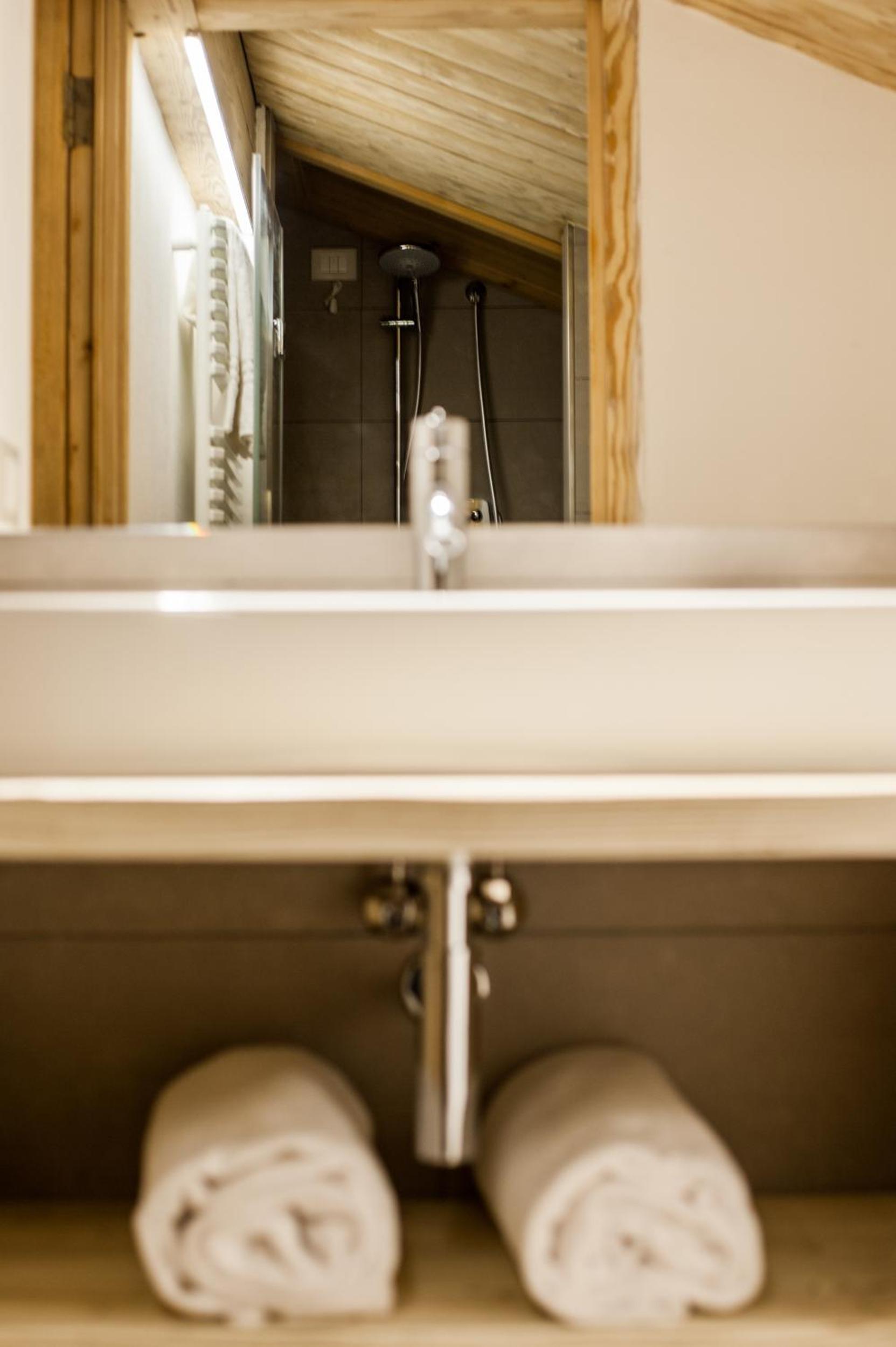 Deluxe Suite - Photo 13