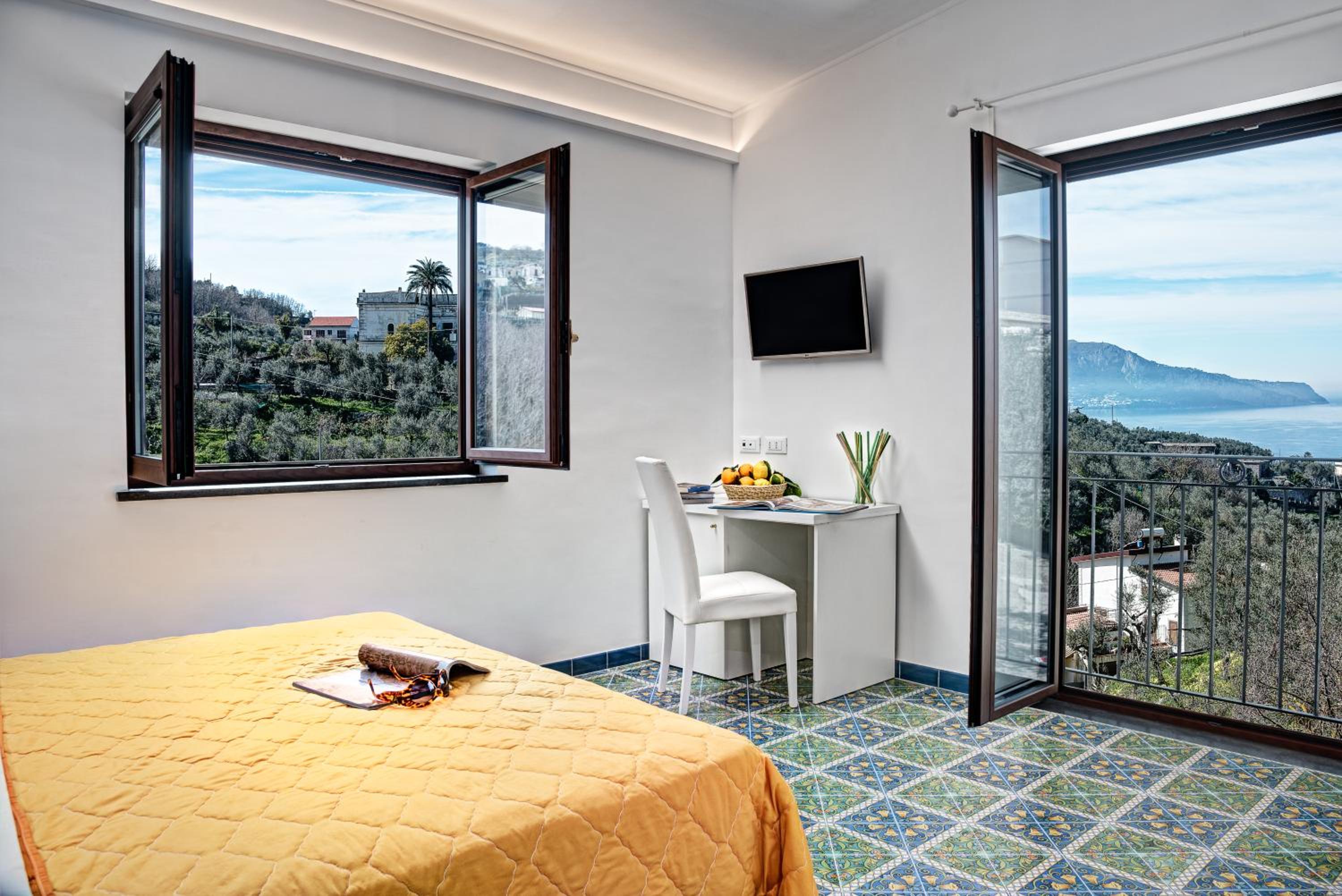 Deluxe Double or Twin Room with Sea View