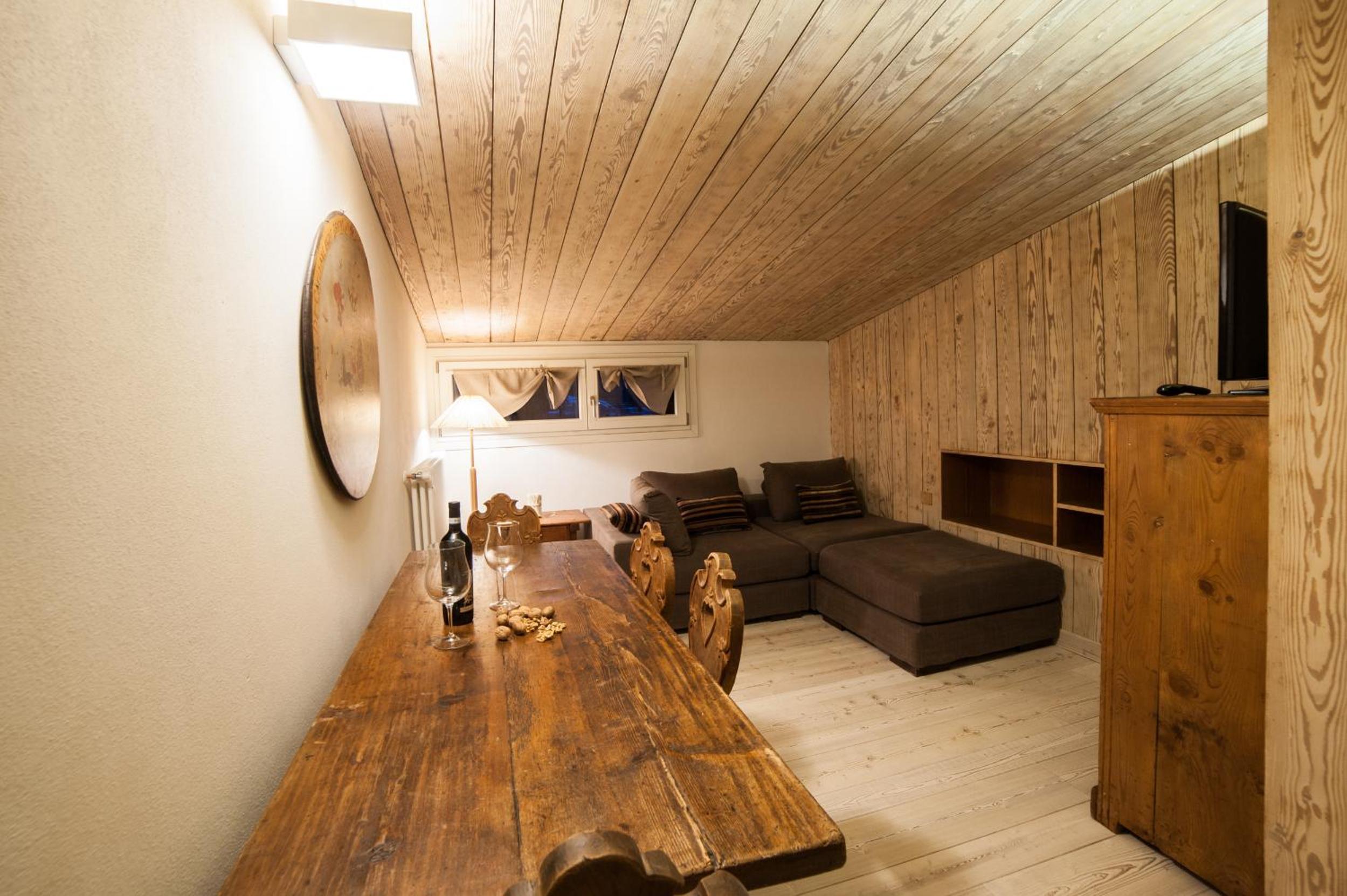 Superior Suite - Photo 12
