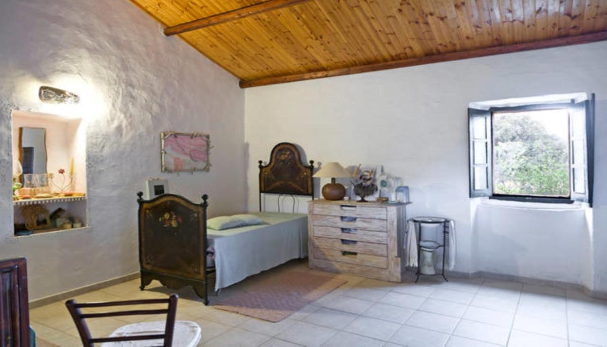 Two-Bedroom House photo 2