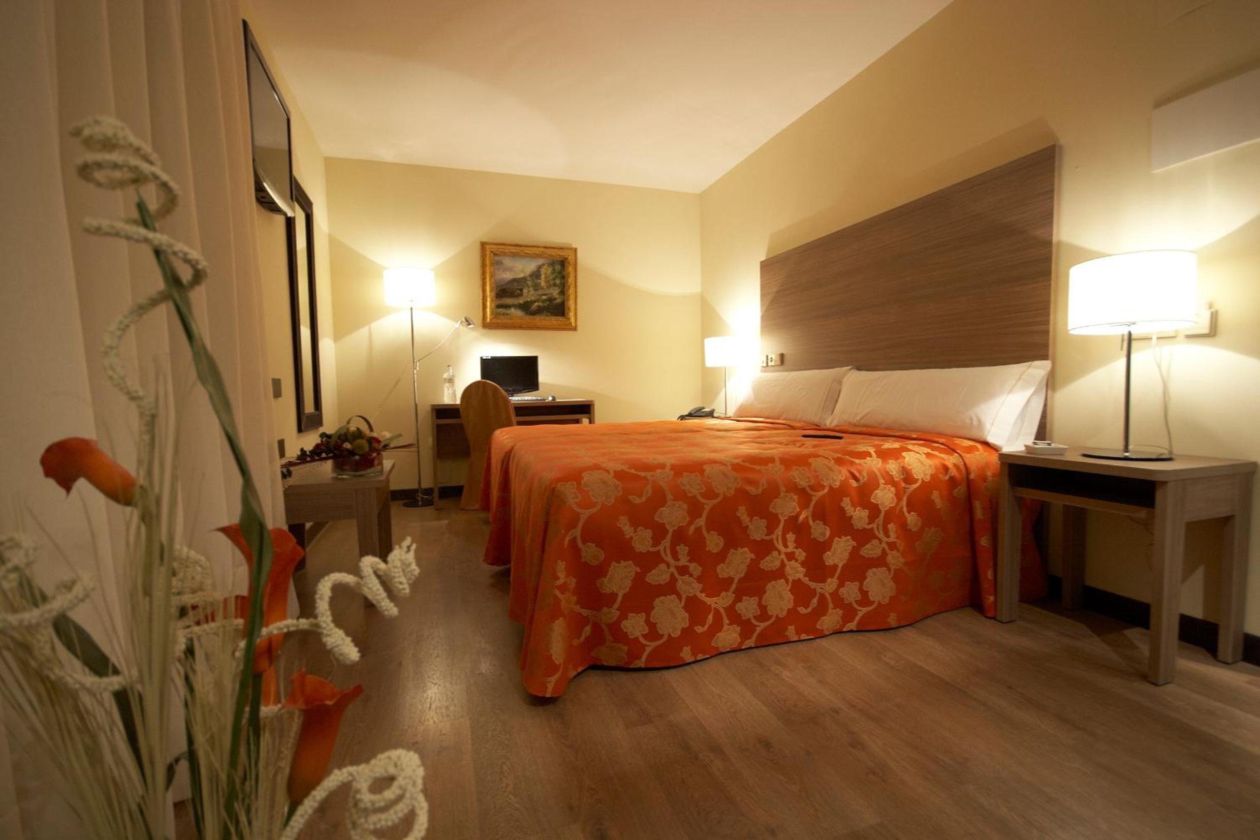 Double or Twin Room - Photo 18