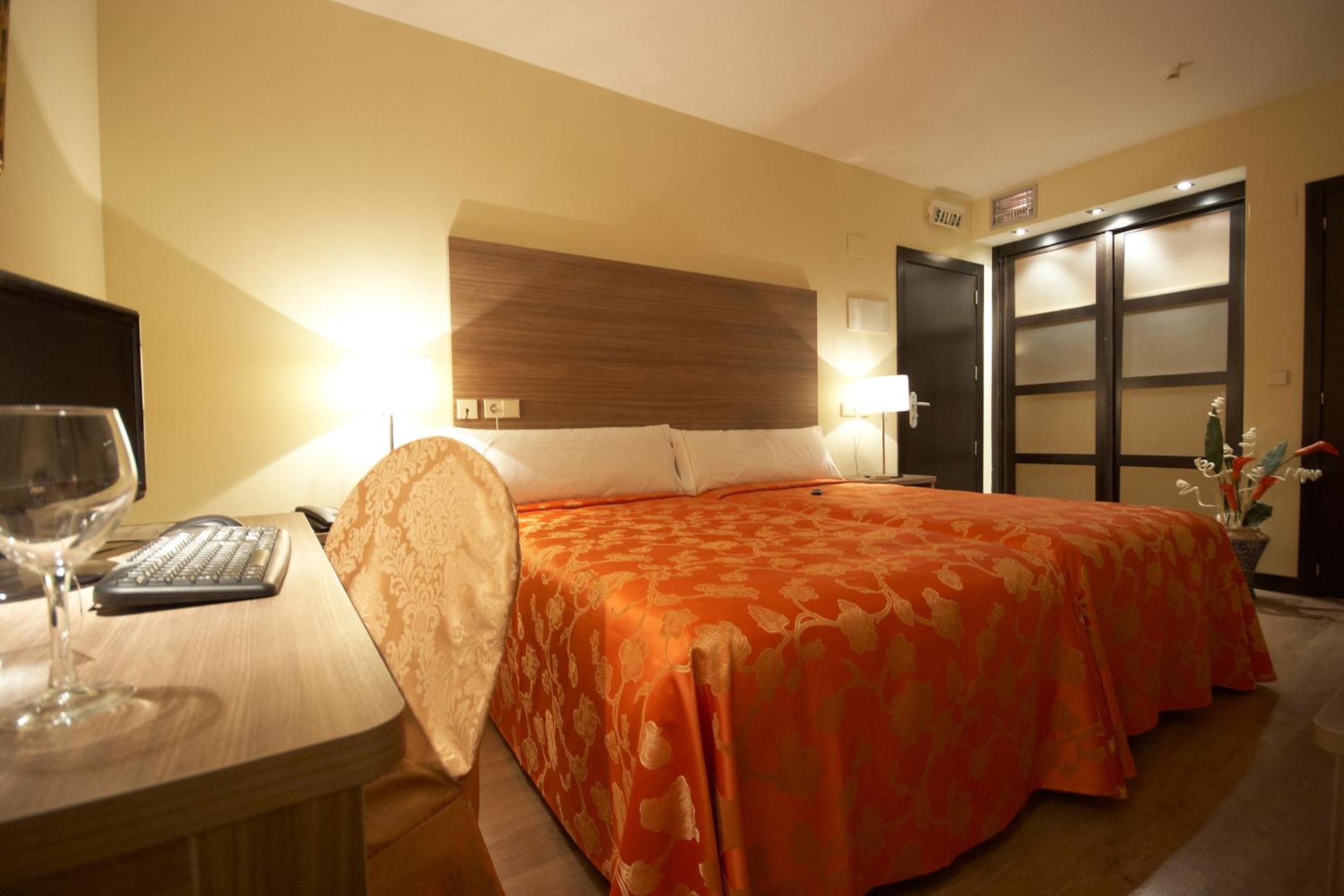 Double or Twin Room - Photo 2