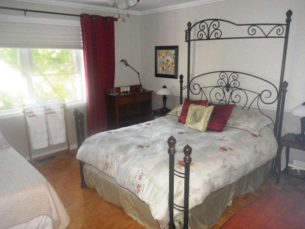 Queen Room with Single Bed photo 1