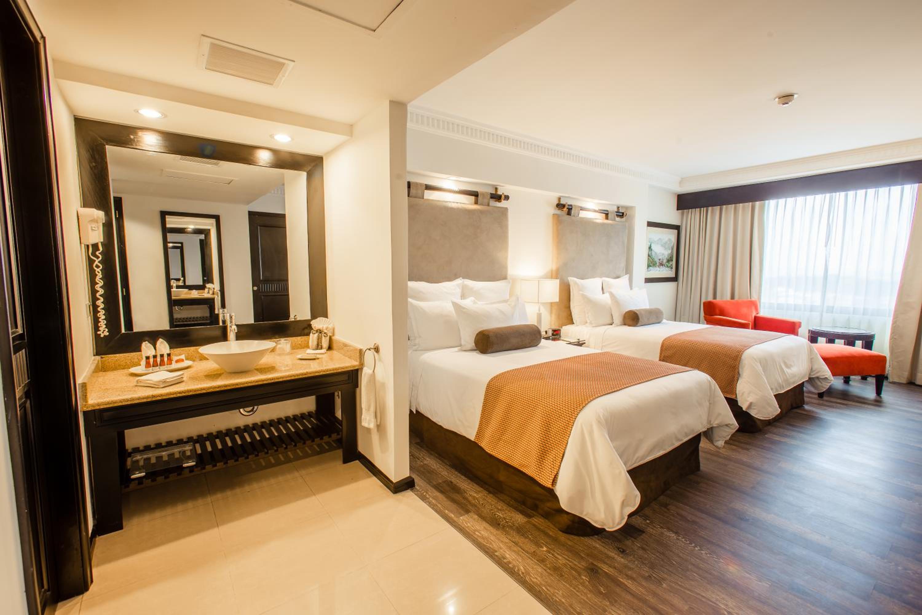 Business Two Full Size Bed Room (adults only) - Photo 3