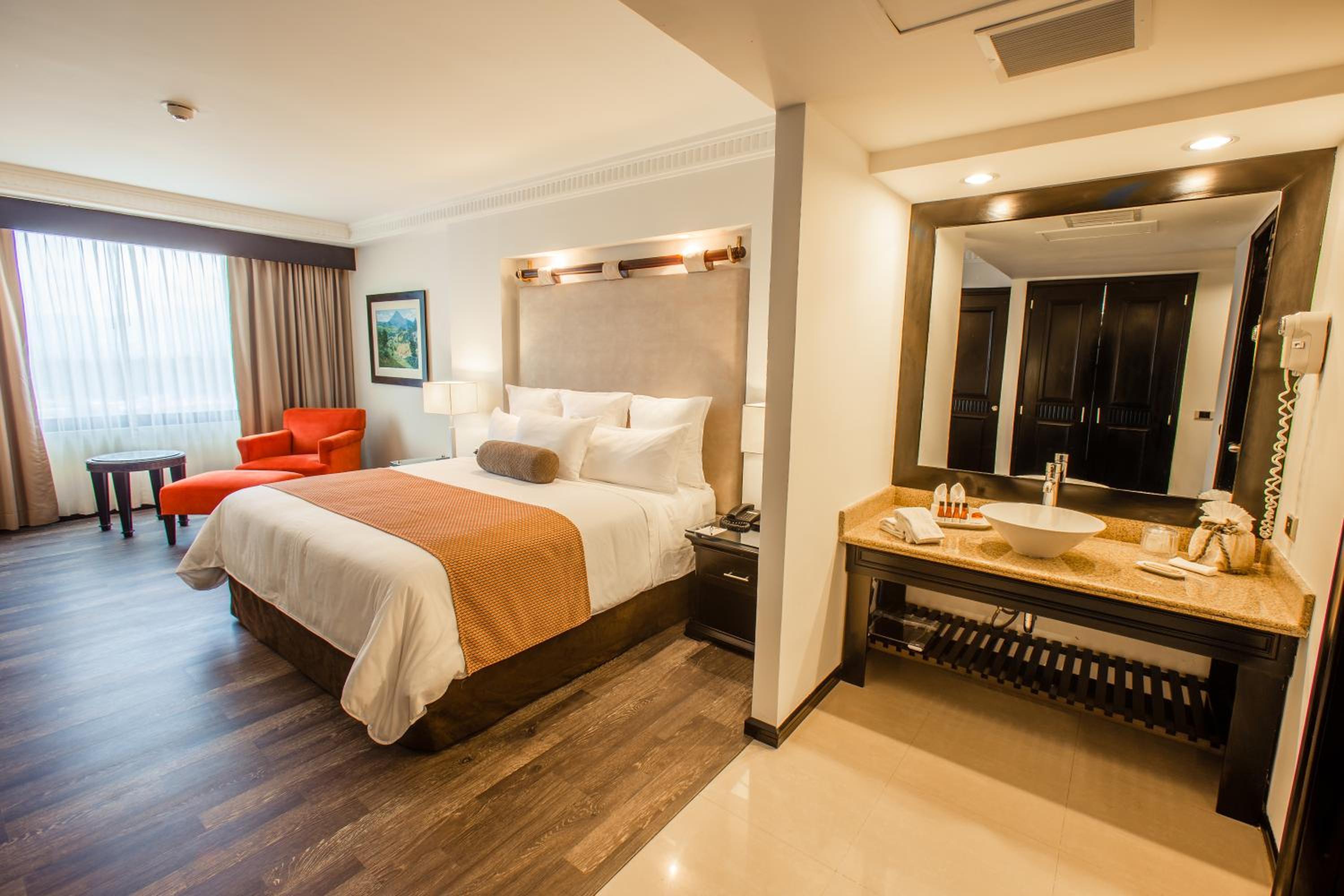 Deluxe King Room - Photo 1