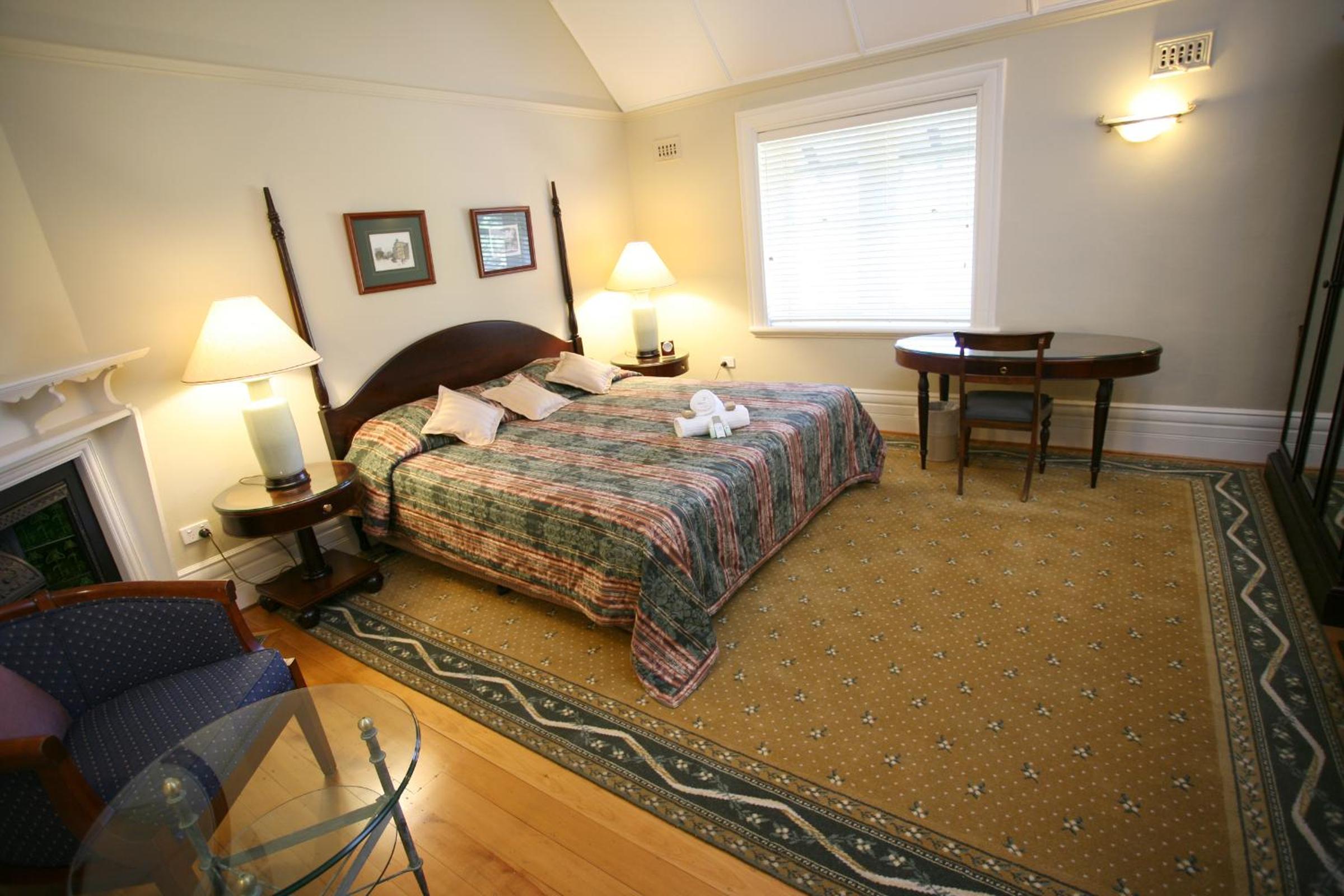 Standard King or Twin Room with Shared Bathroom