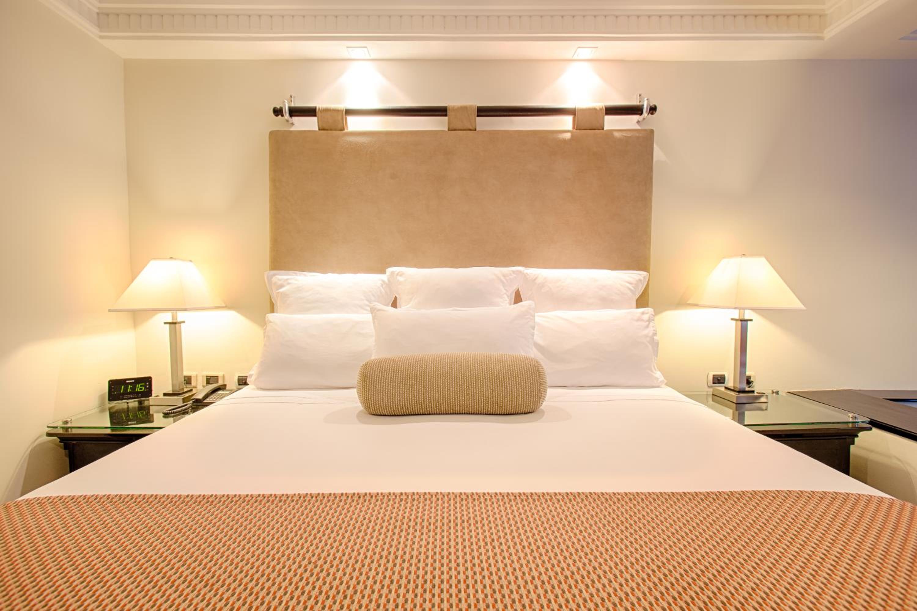 Deluxe Suite - Photo 10