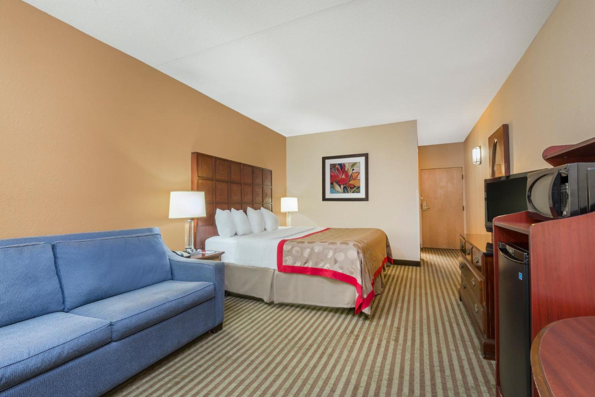 King Room with Sofa Bed - Non-Smoking - Photo 5