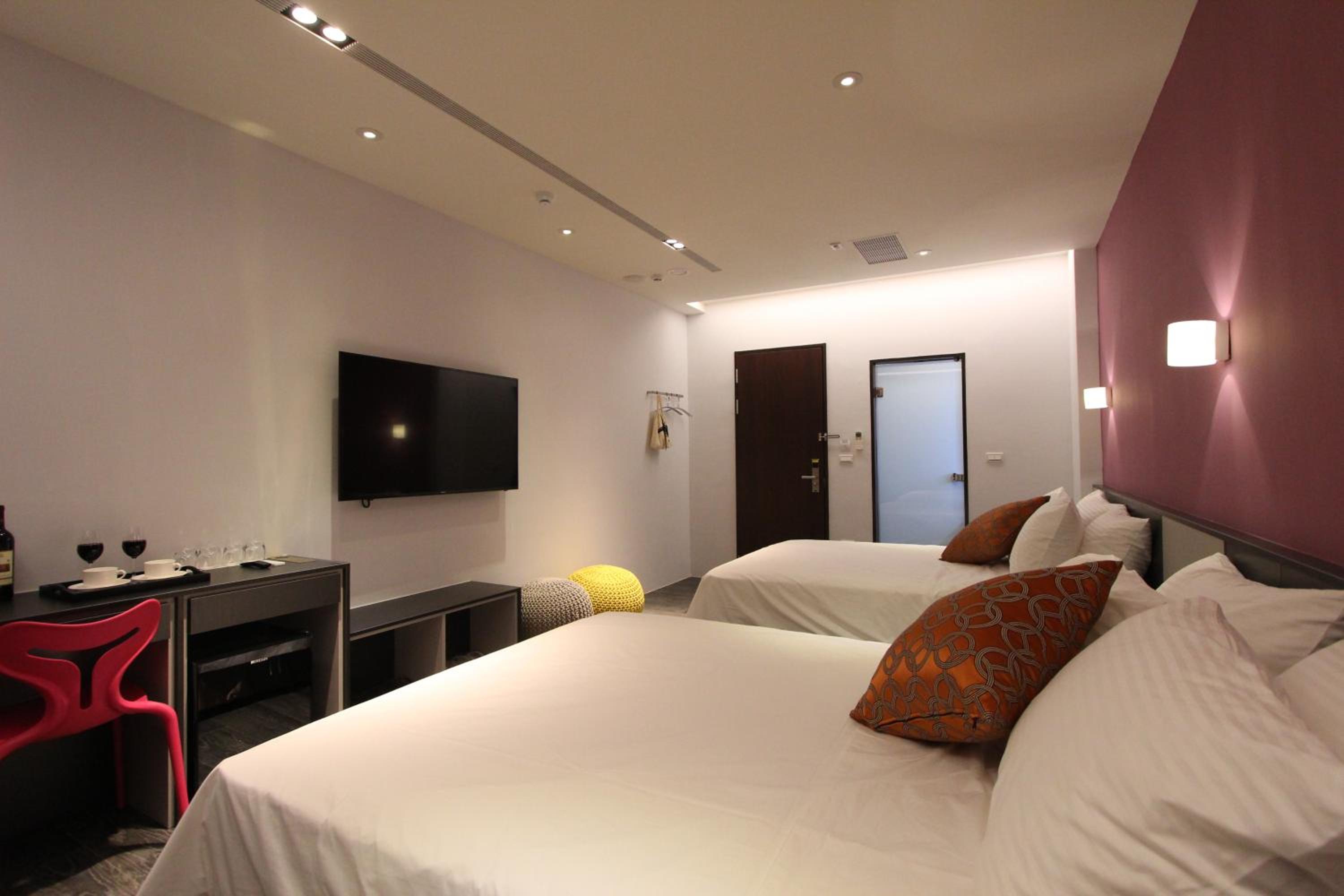 Quadruple Room with Sea View - Photo 4
