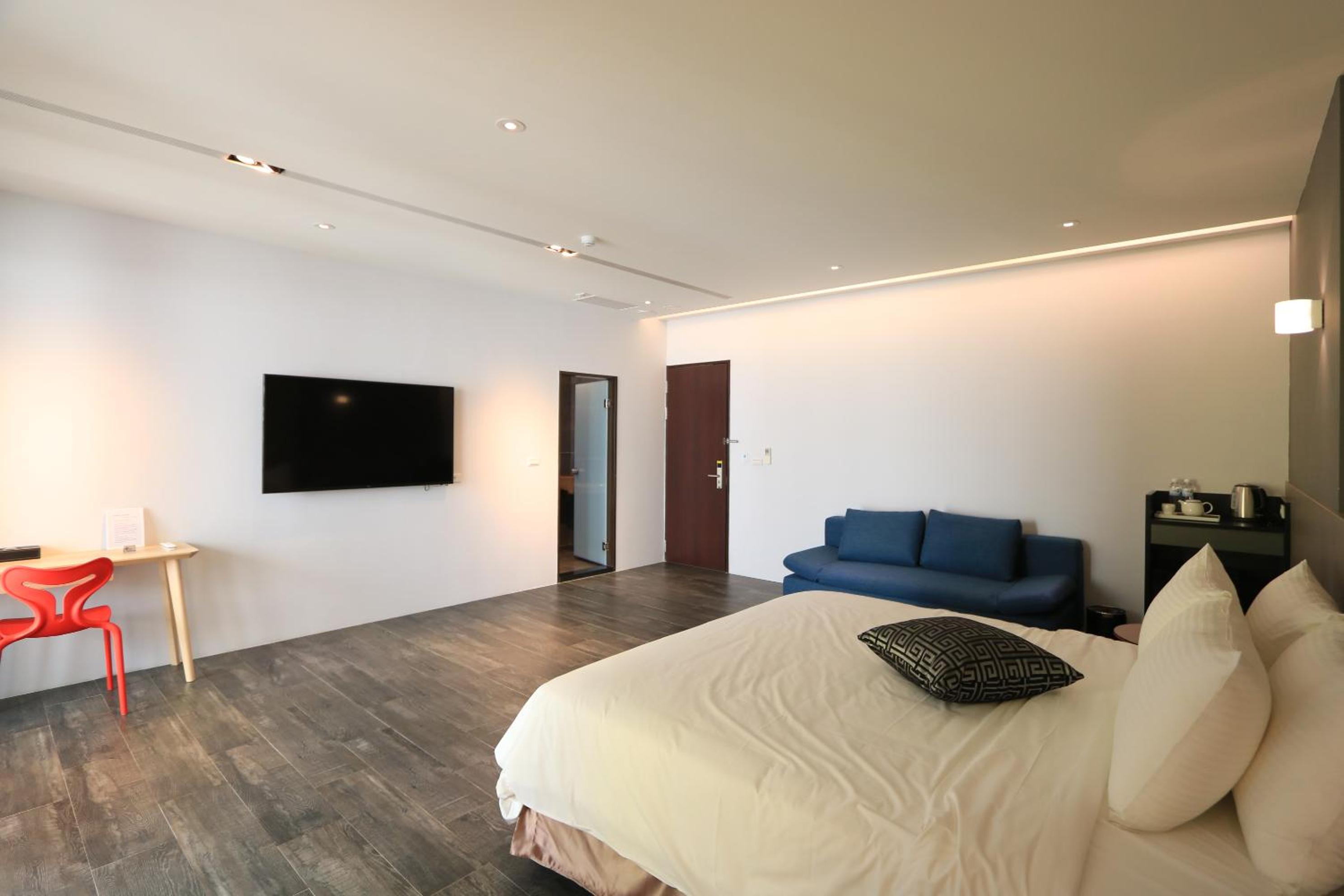 Deluxe Double Room with Balcony photo 2