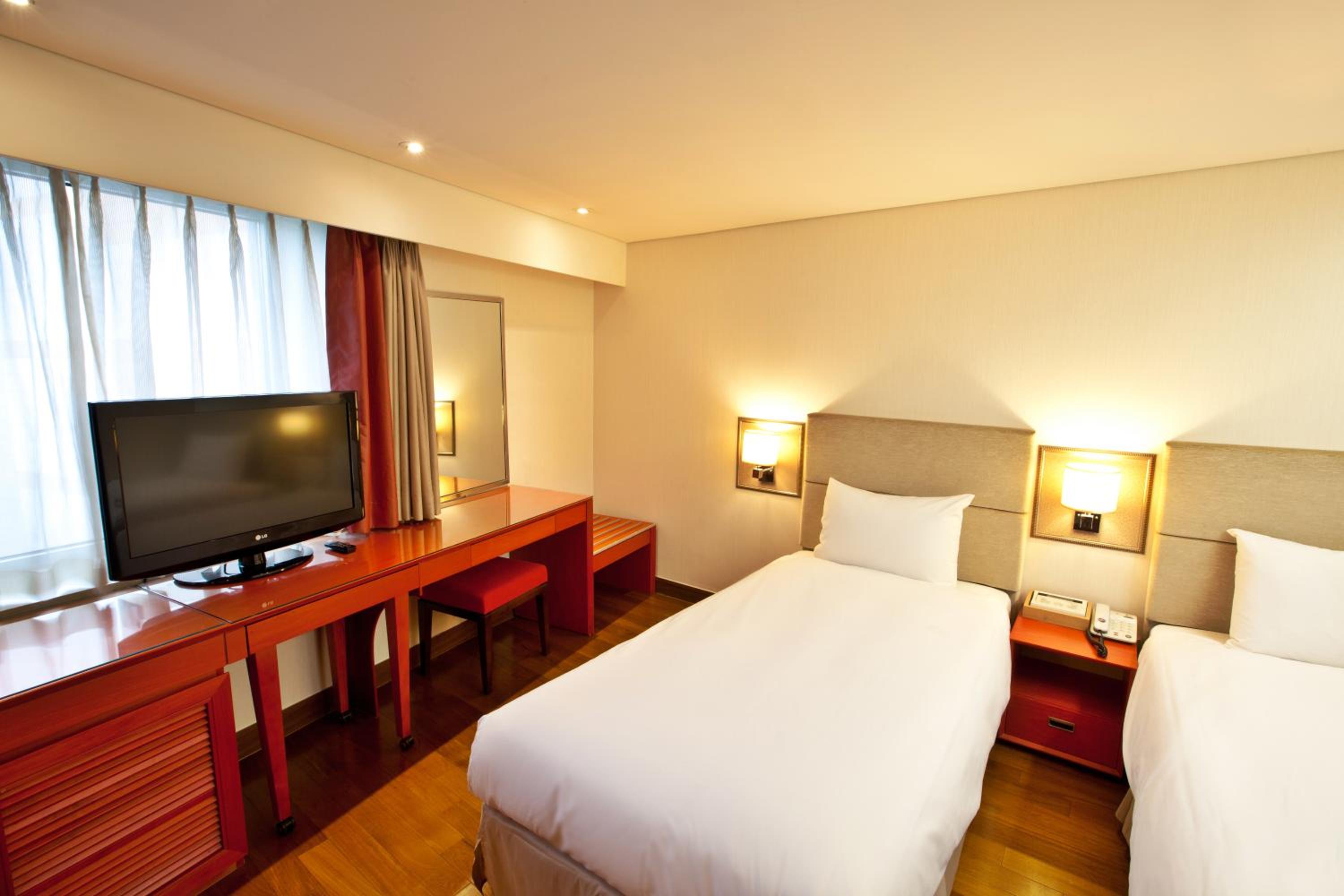 Twin Room B - Photo 2