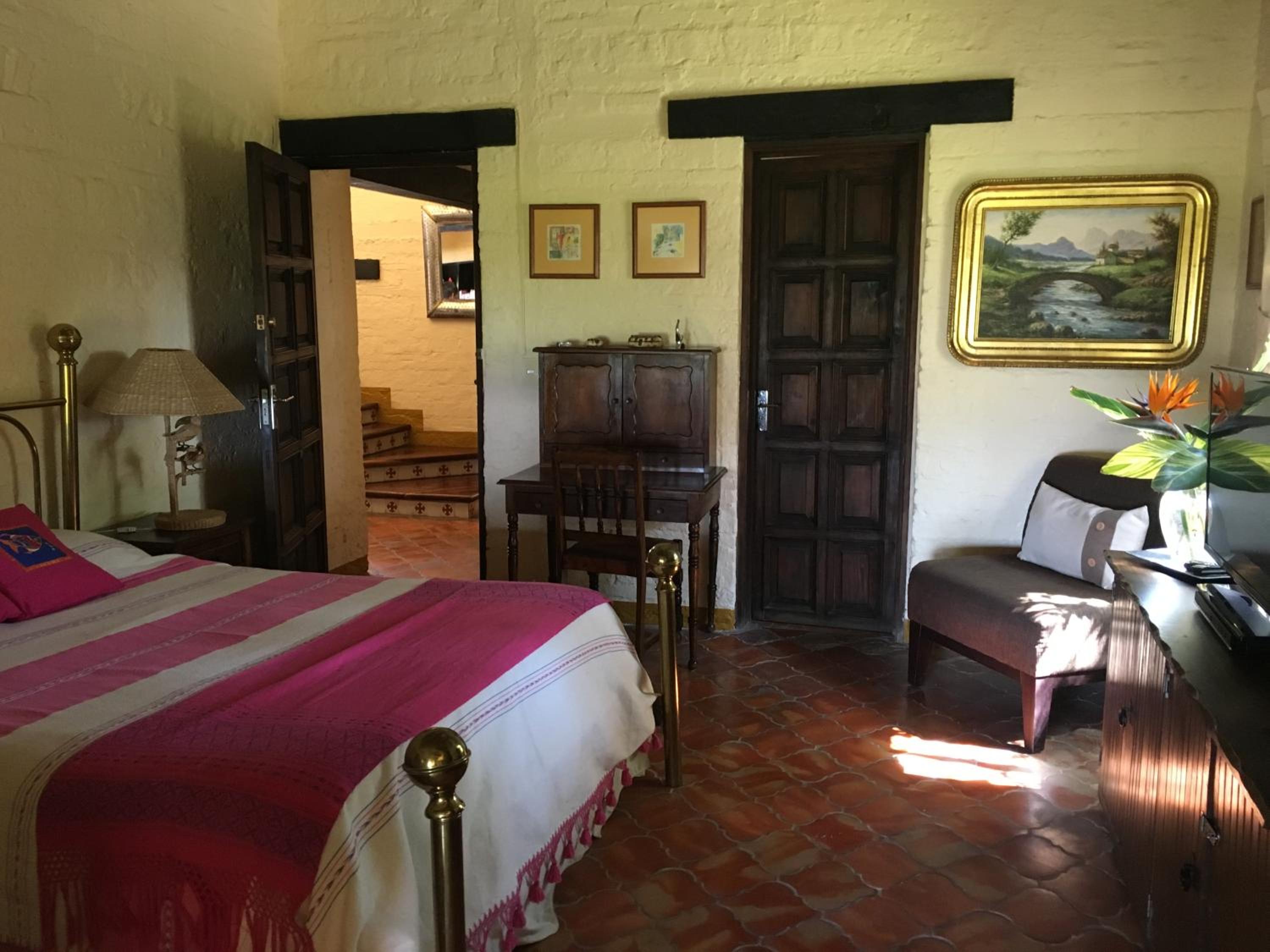 Suite - Photo 1