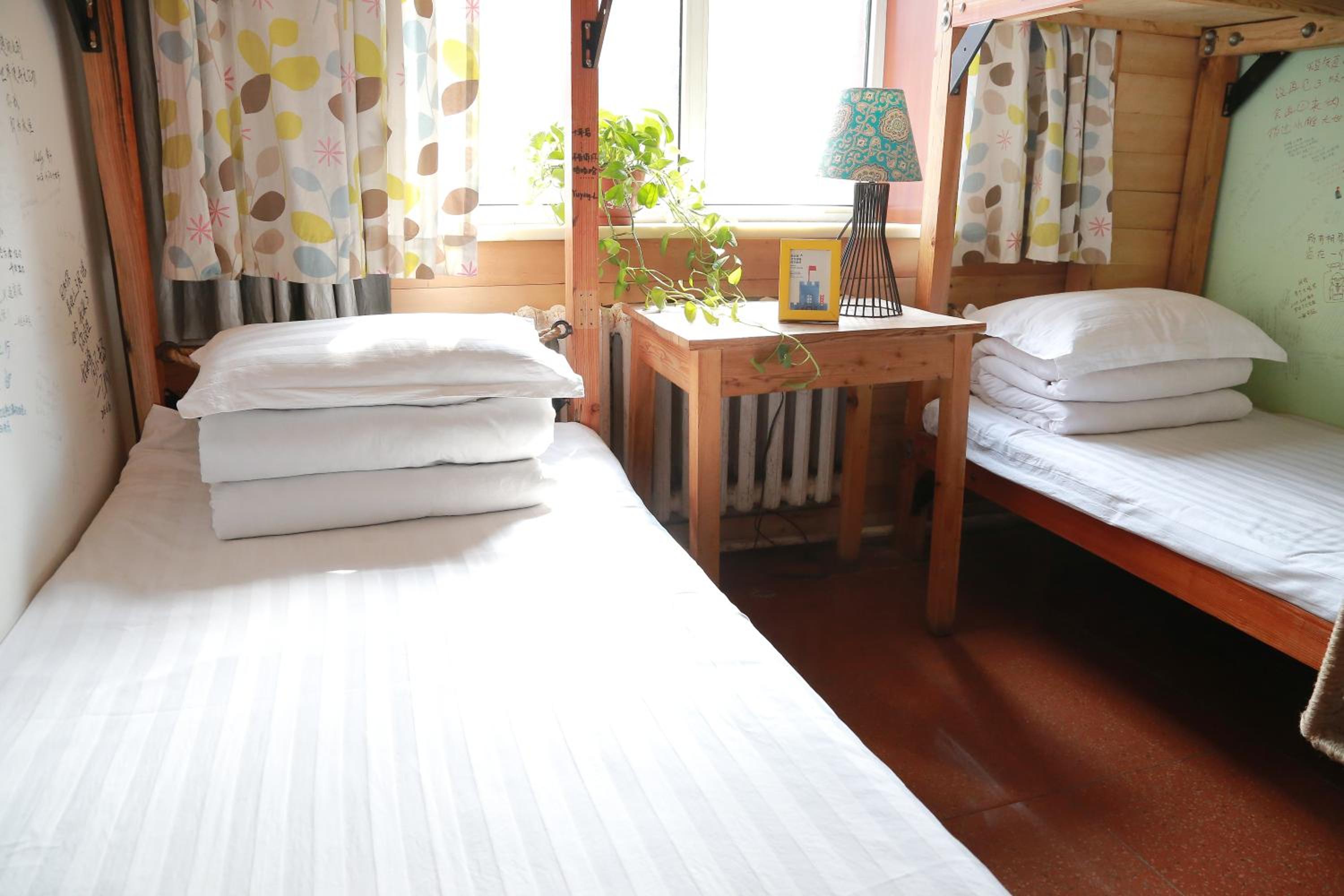 Single Bed in 6-Bed Dormitory Room with Shared Bathroom photo 3