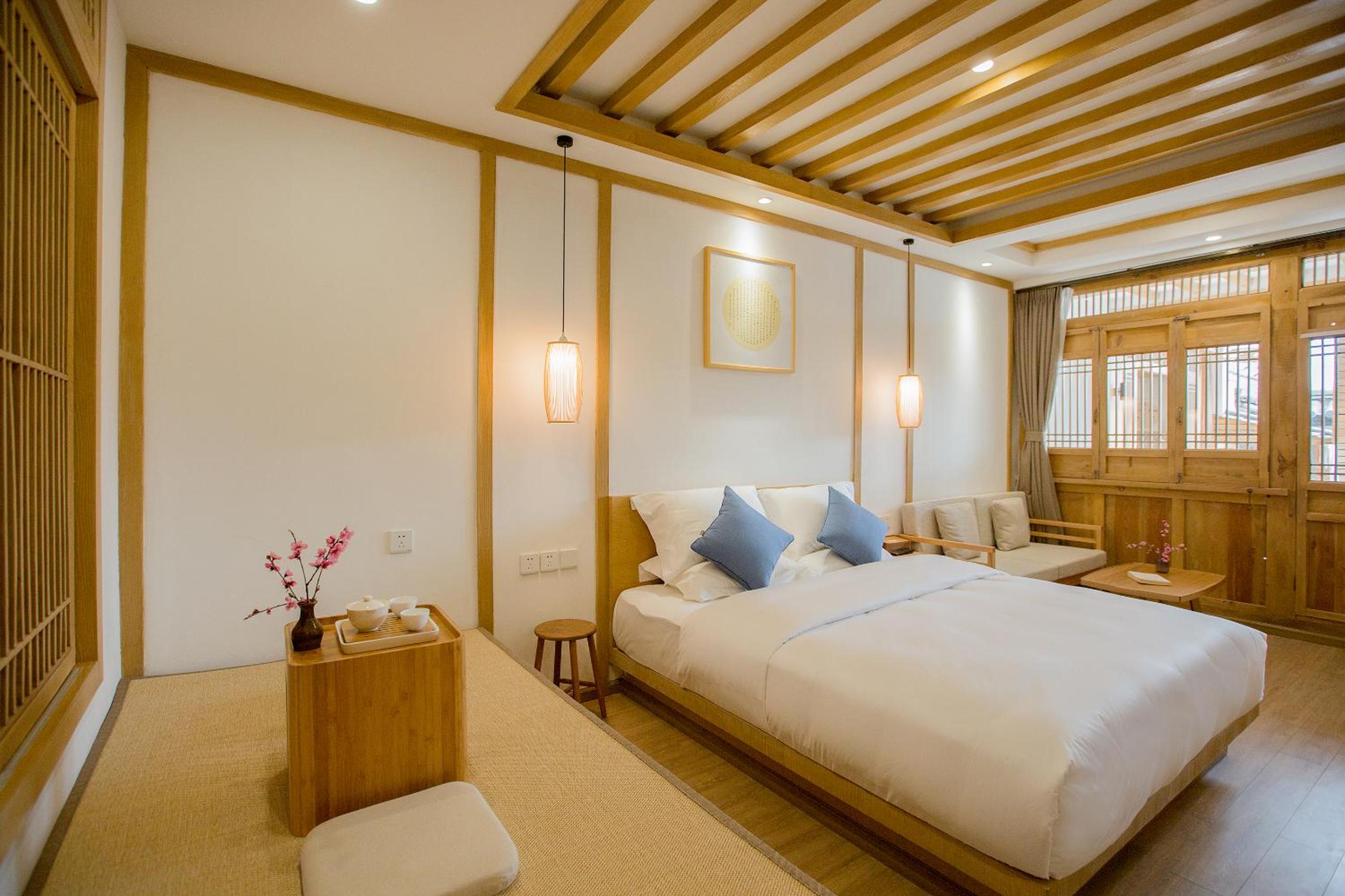 Deluxe King Room with Garden View - Extra Bed on Request (Tea Tasting, Free Use of Shared Washing machine)