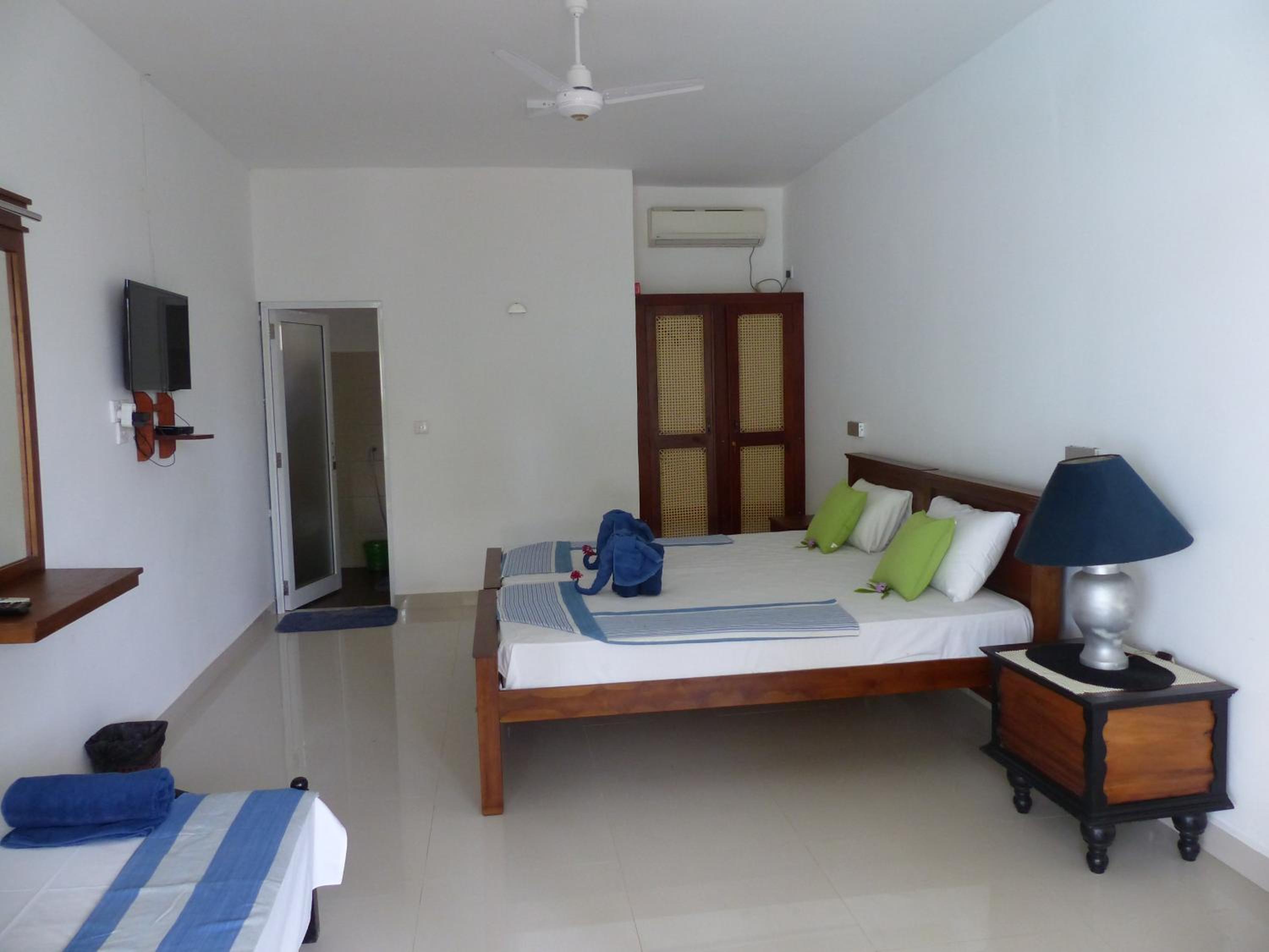 Double or Twin Room with Lake View photo 1