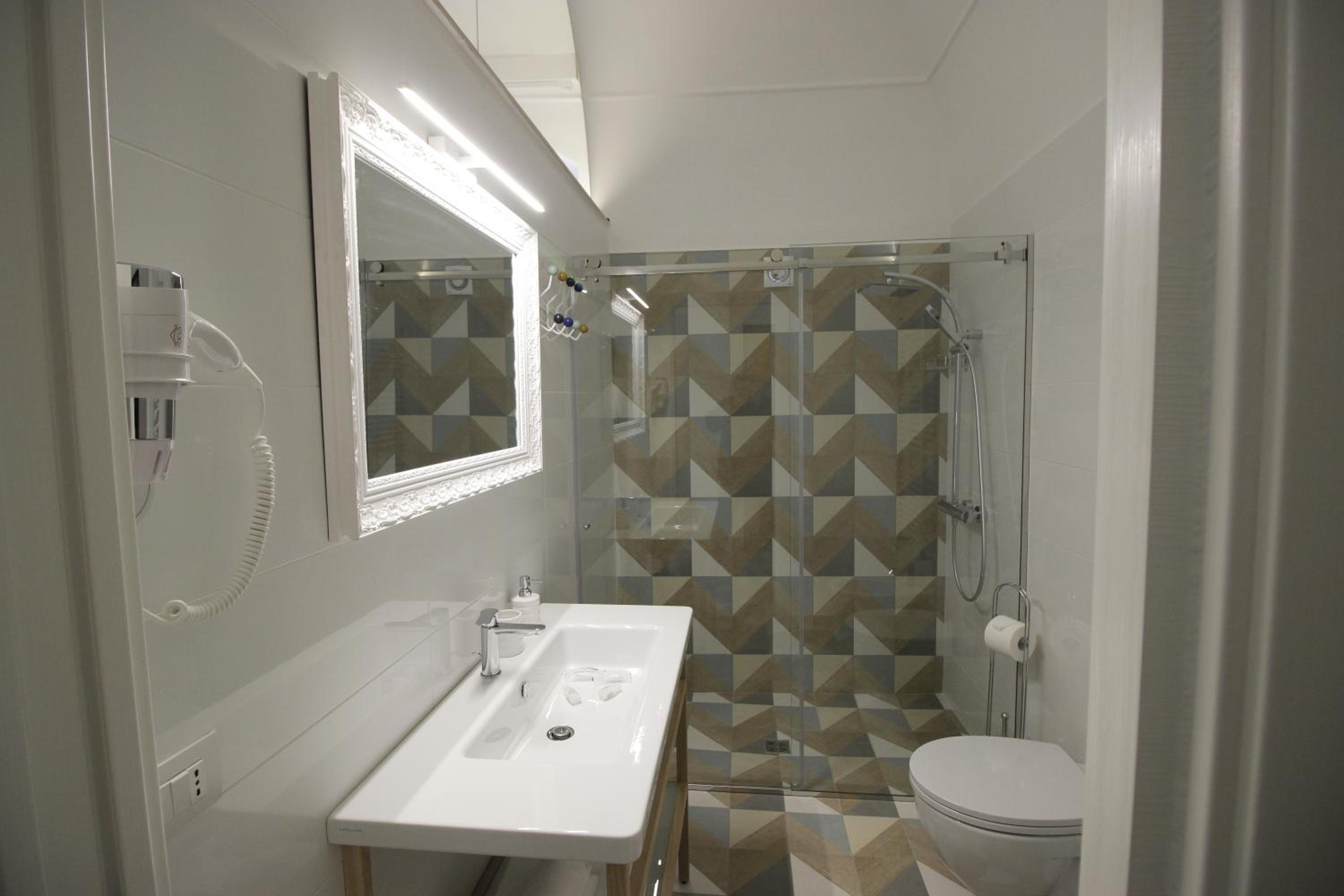 Large Double or Twin Room photo 3
