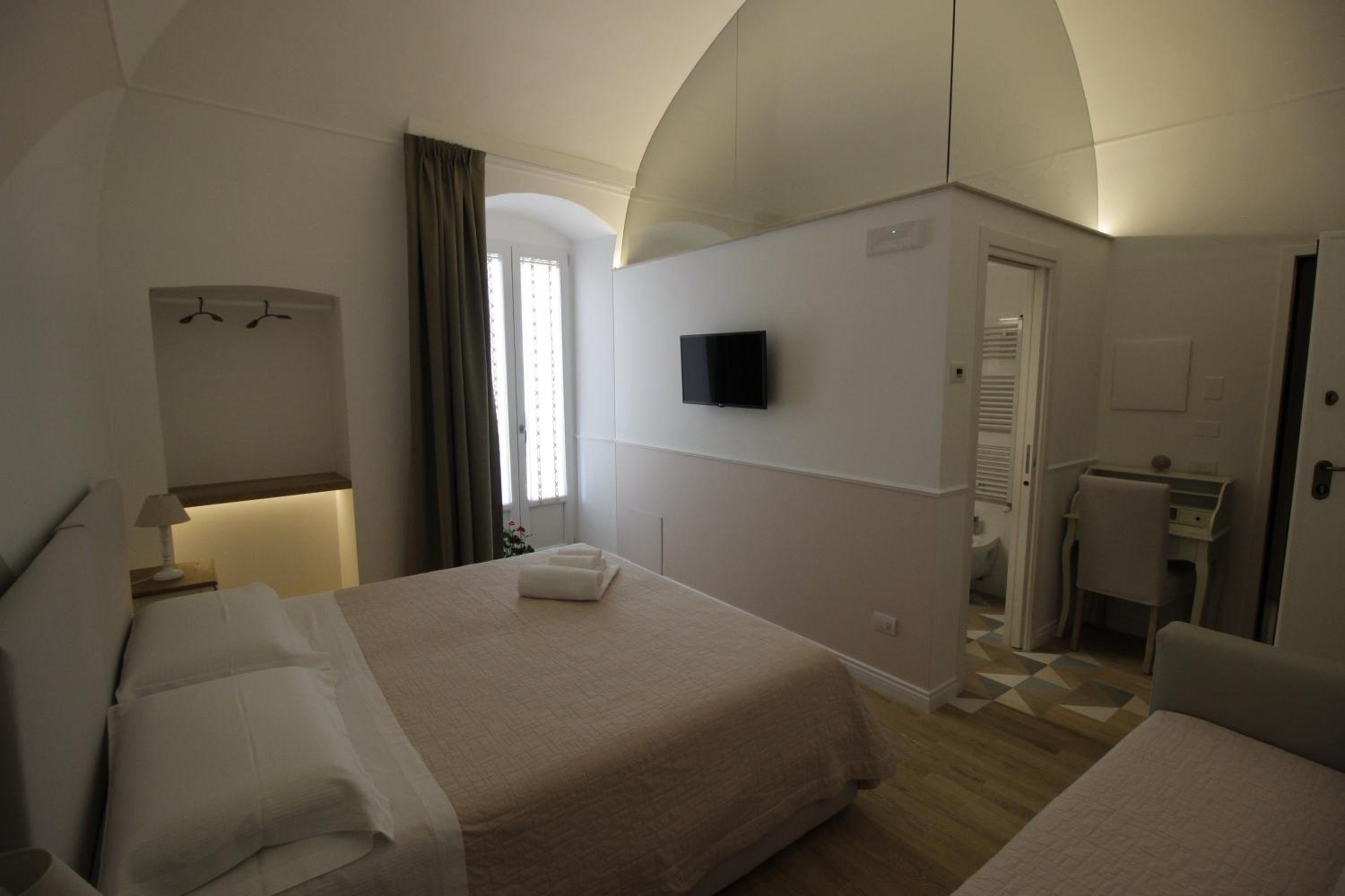 Large Double or Twin Room photo 2