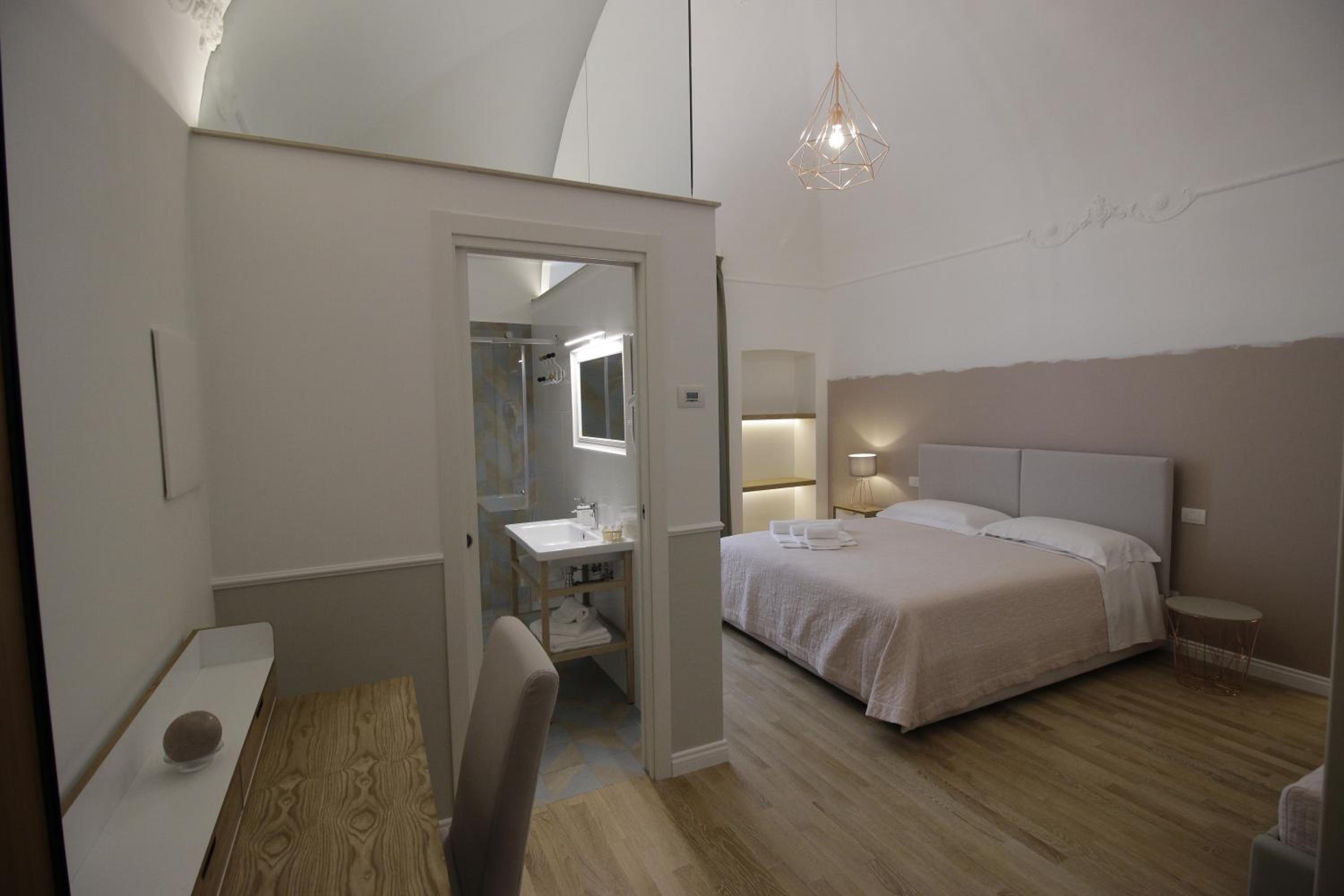 Large Double or Twin Room photo 1