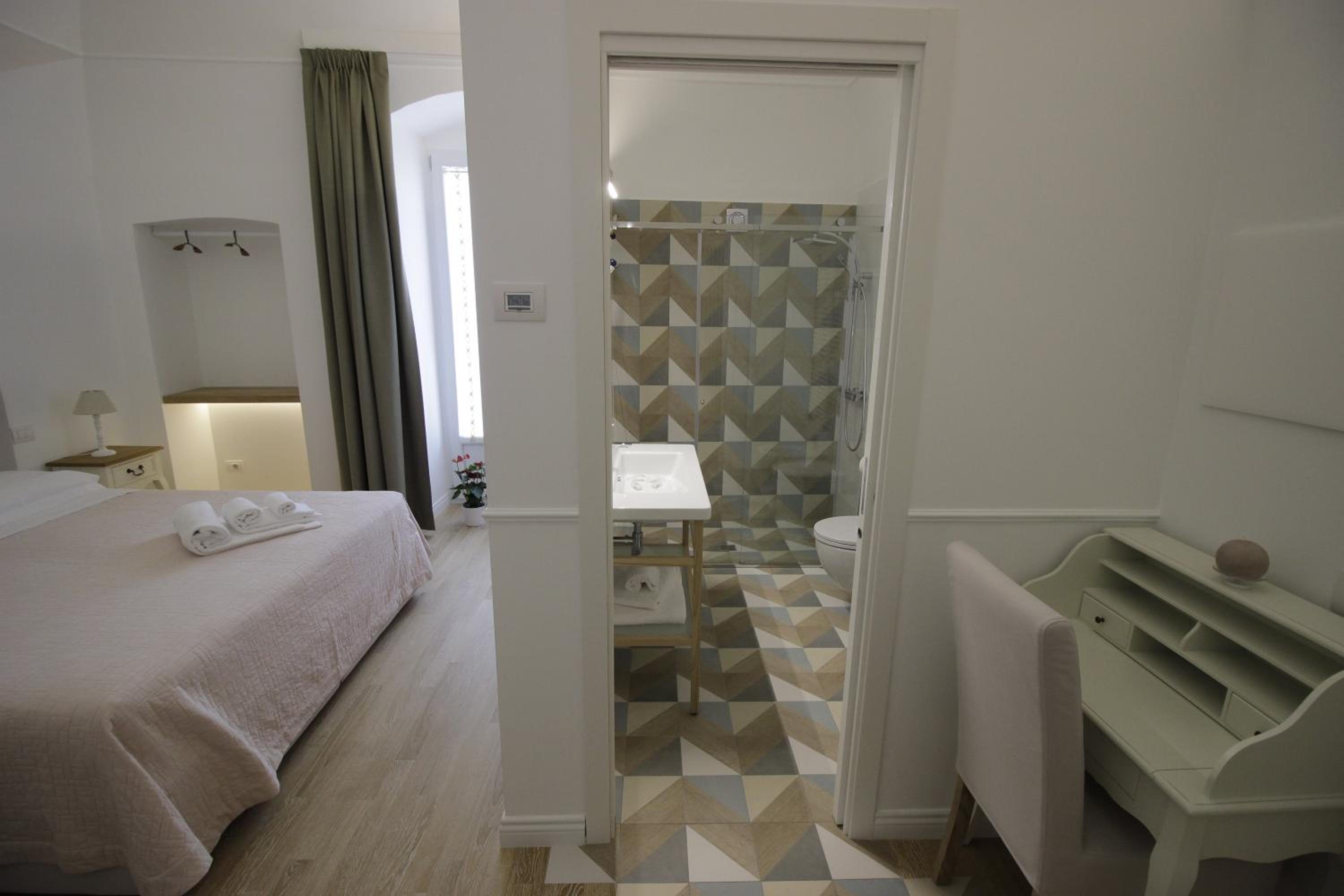 Large Double or Twin Room photo 1