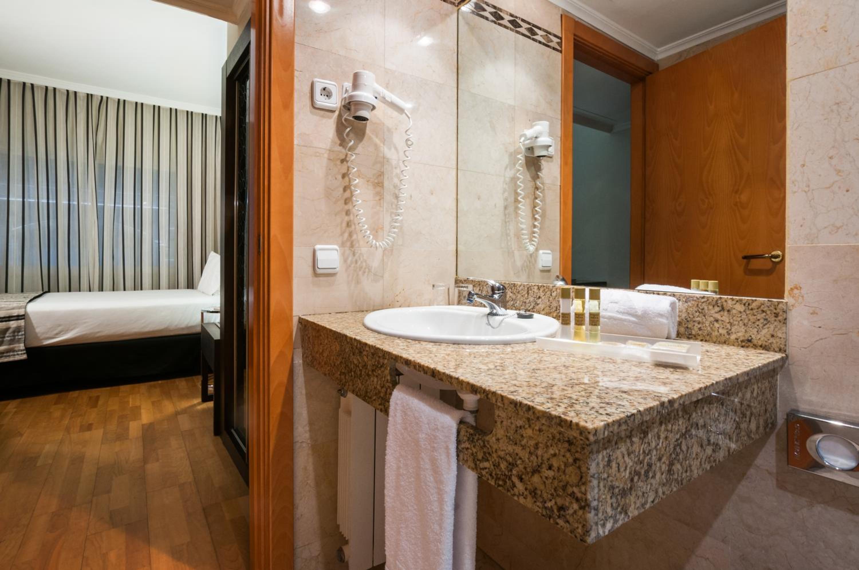 Basic Double Room photo 2