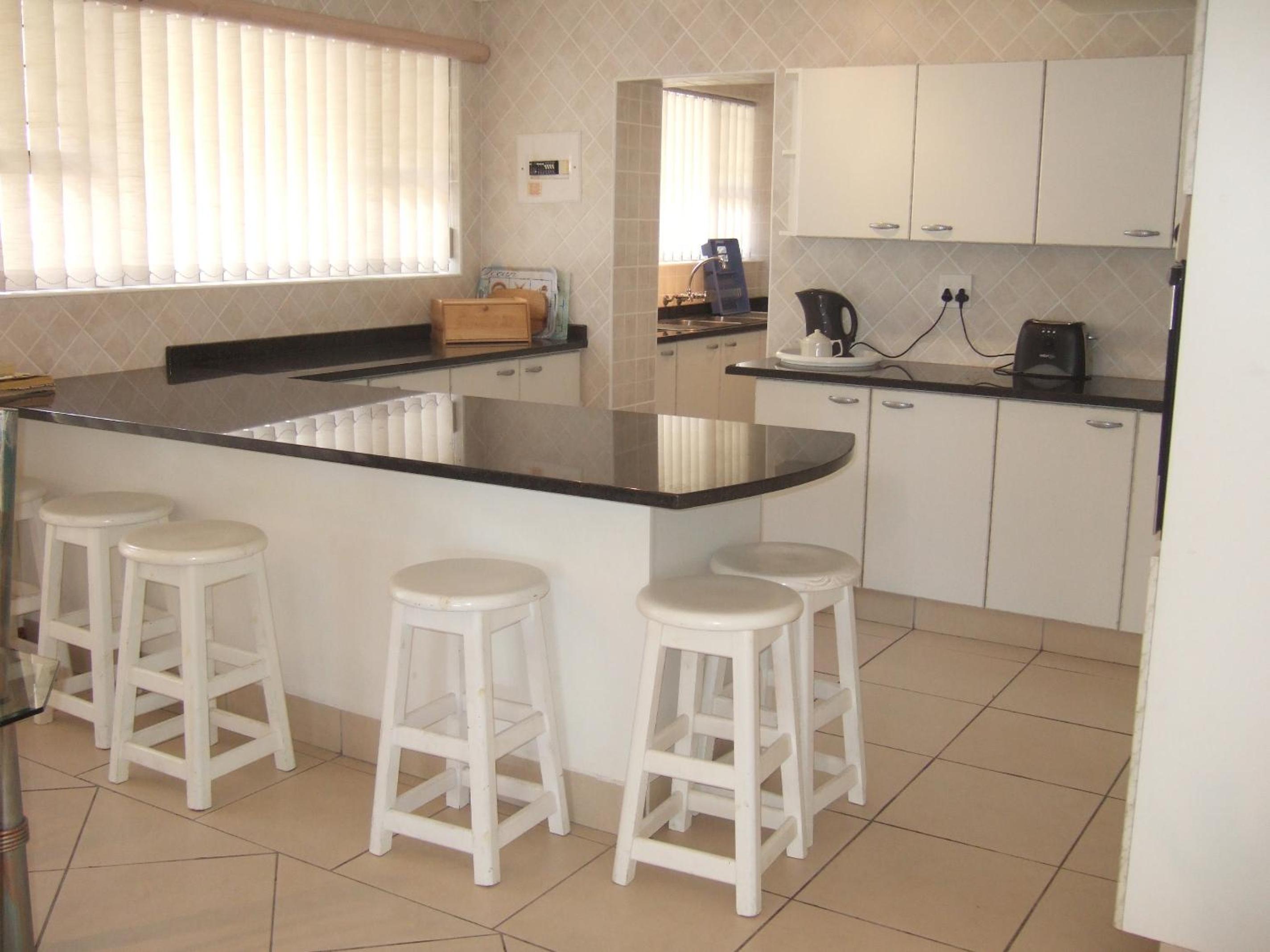 Three-Bedroom Apartment - Photo 7