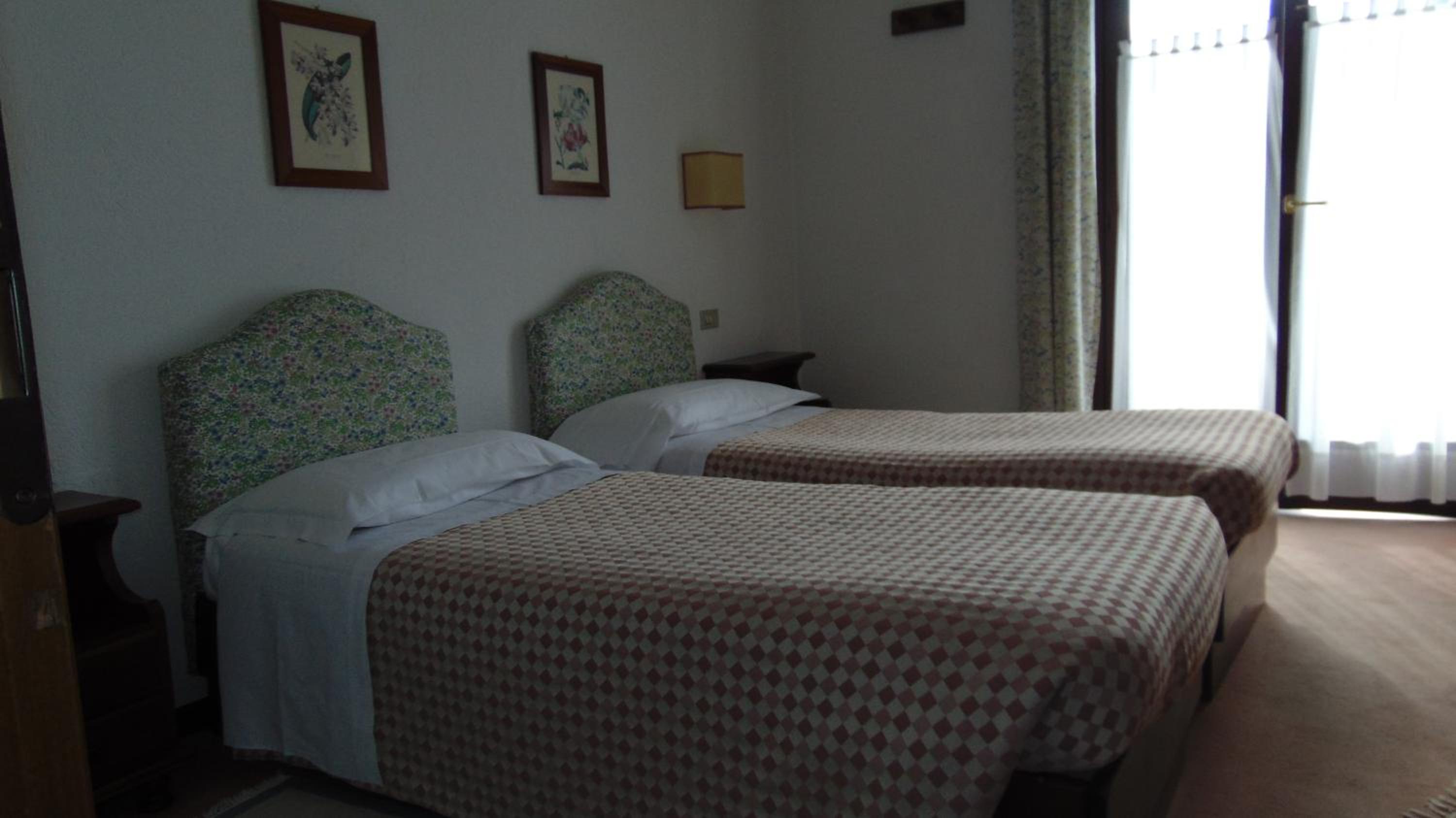Twin Room - Photo 4