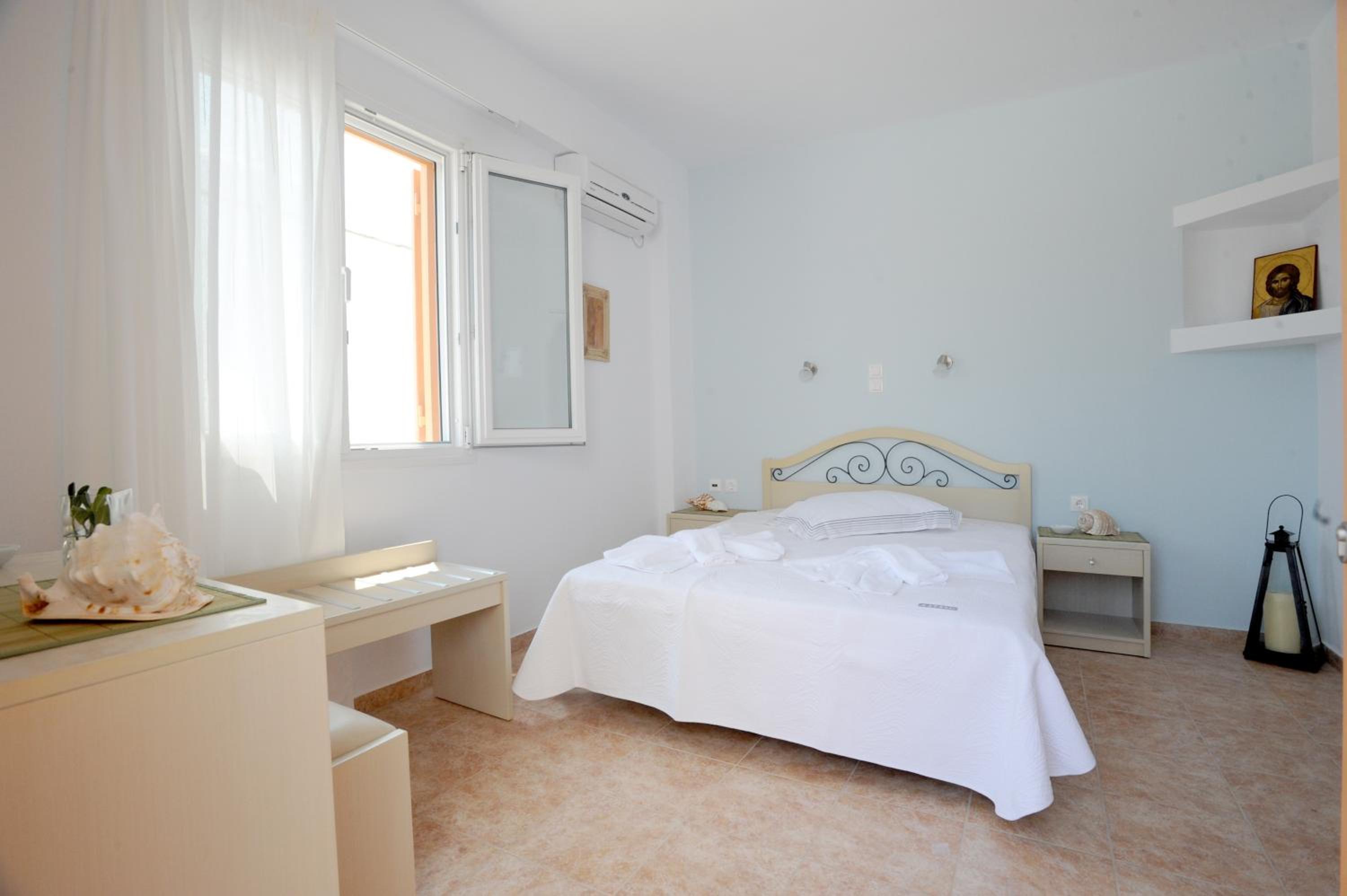 Room with Sea View (2 Adults) - Photo 4