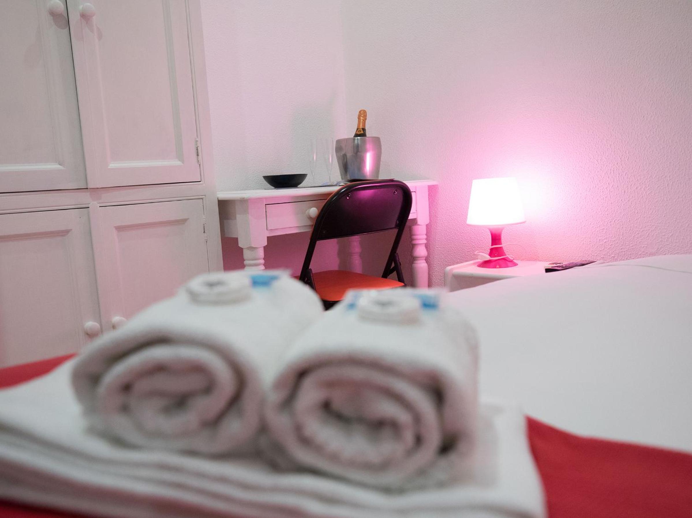 Double Room - Photo 5