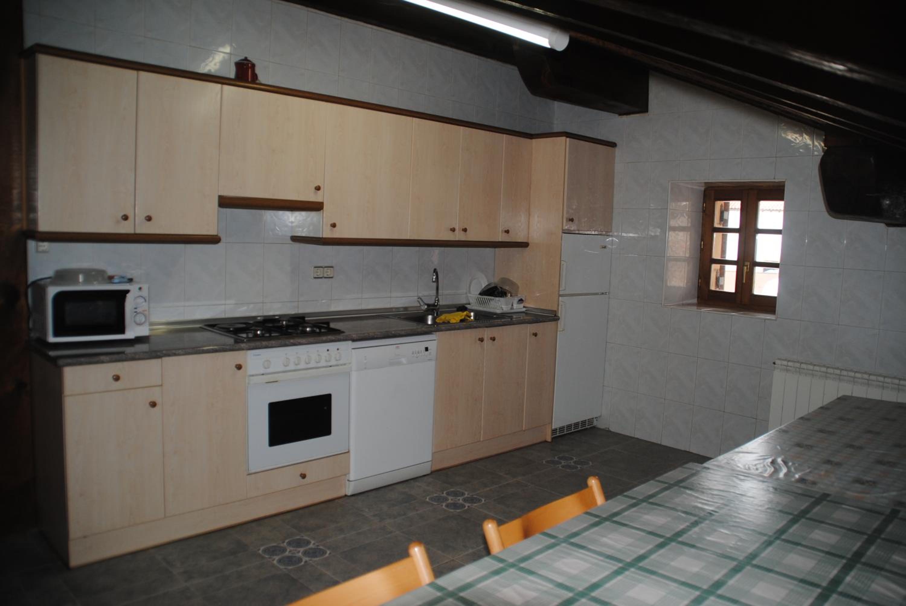 Six-Bedroom House photo 2