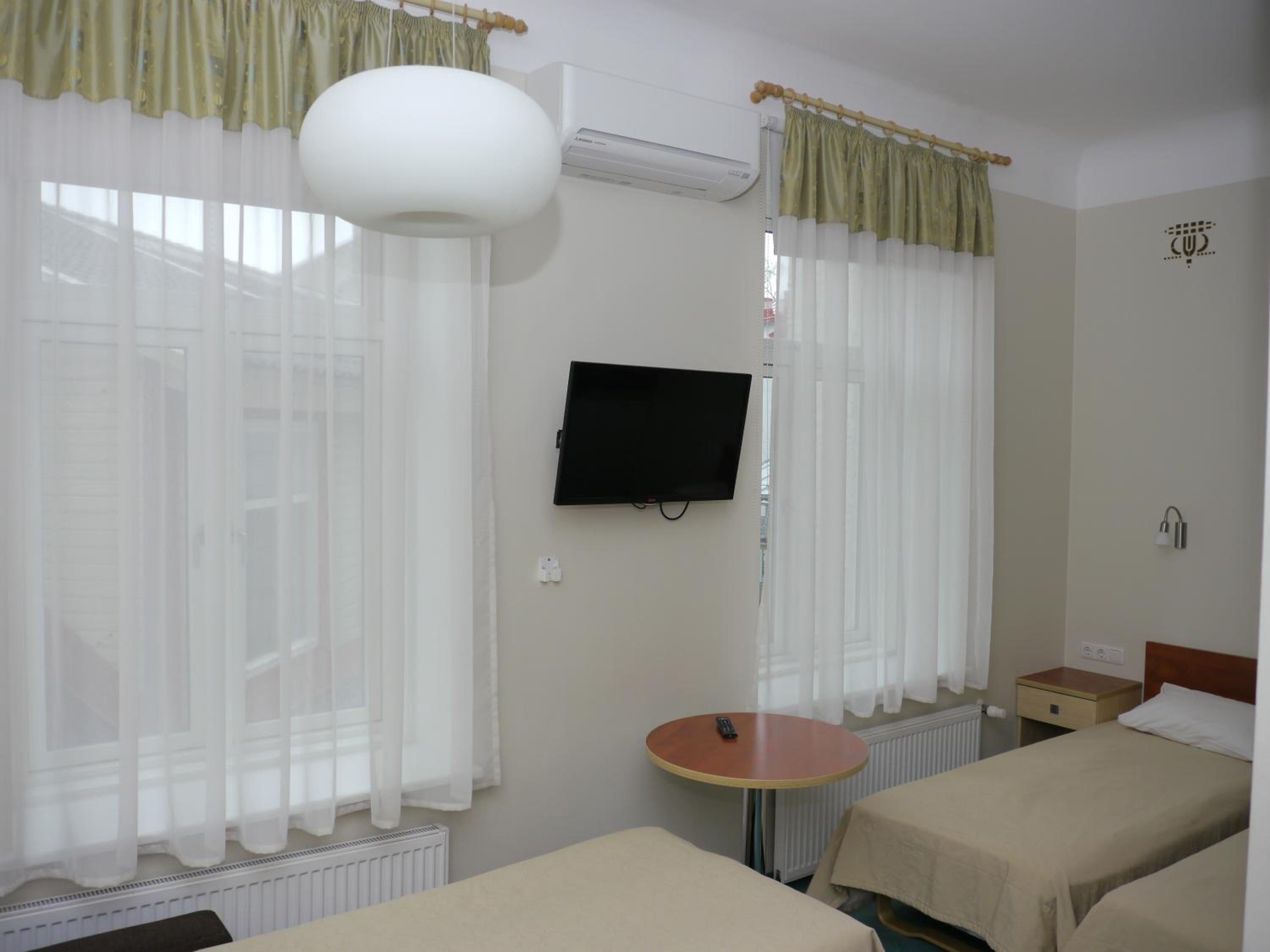Triple Room with Kitchenette - Photo 13