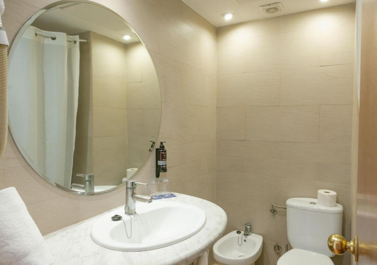 Essential Double Room with Pool View (1 Adult + 1 Child)