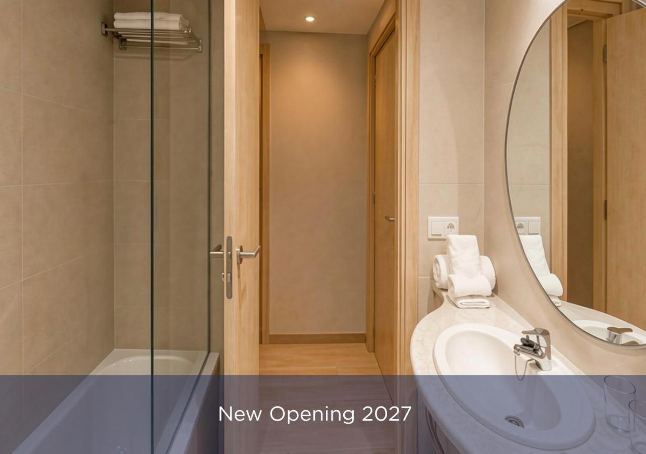 Comfort Double Room with Pool View (1 Adult + 2 Children) thumbnail 6