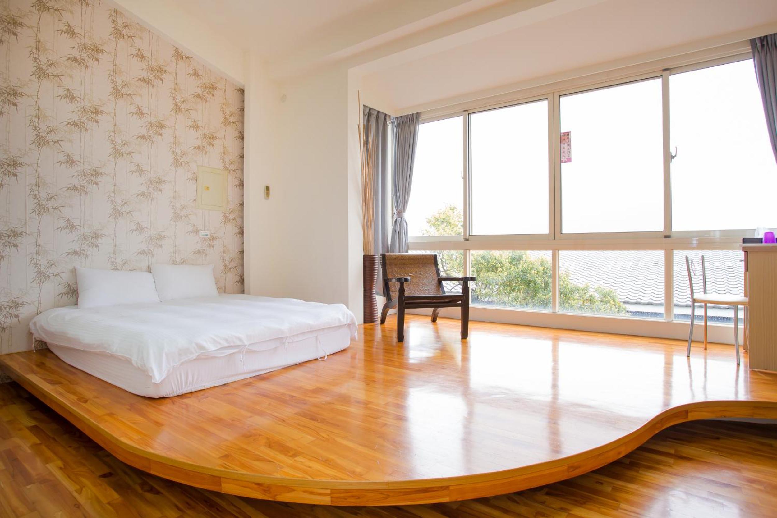 Double Room with Mountain View (No Pet allowed)