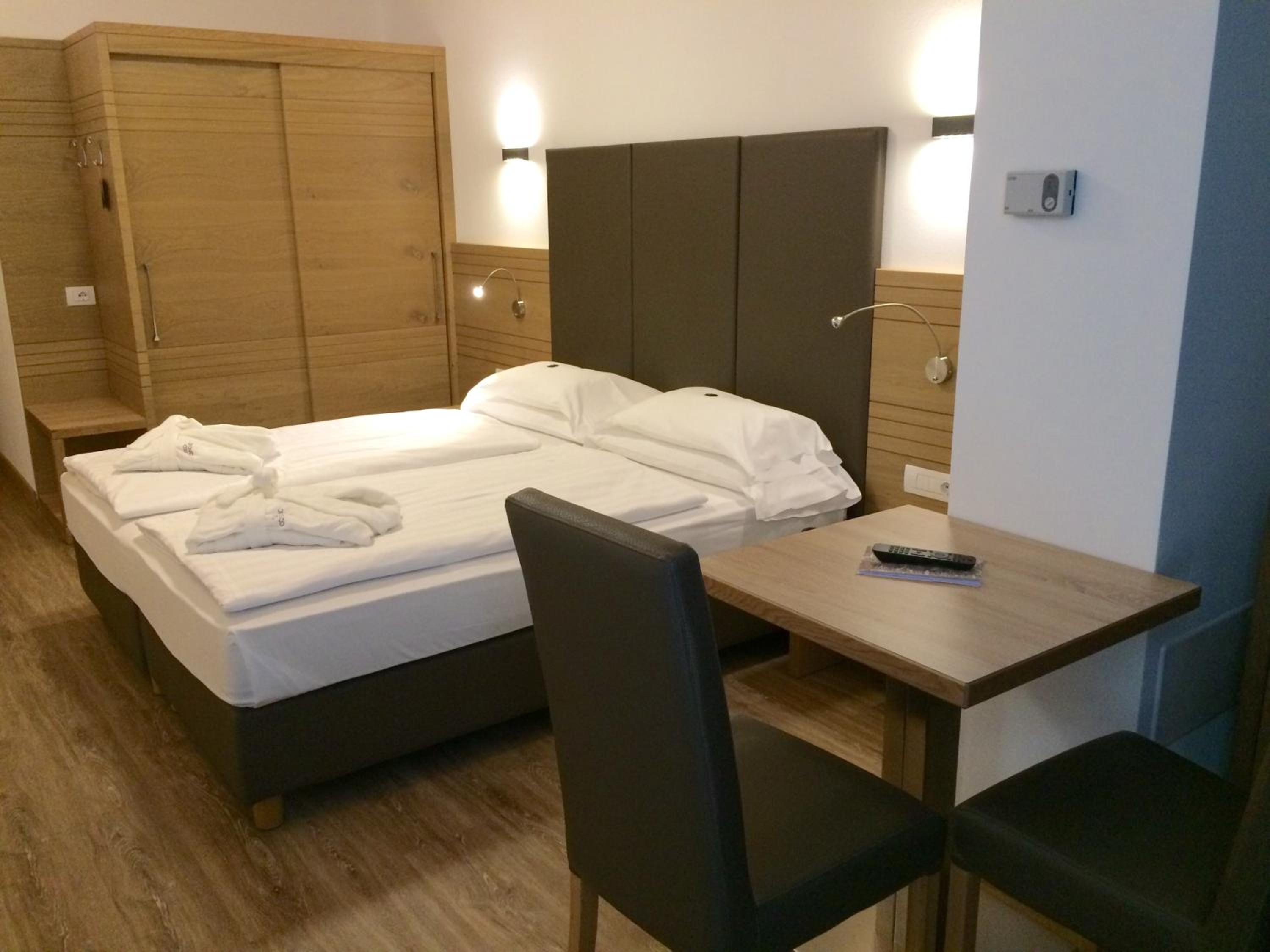Superior Double or Twin Room - Photo 9