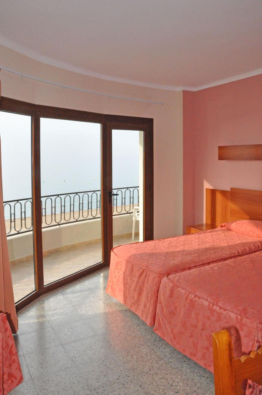 Double or Twin Room with Front Sea View photo 2