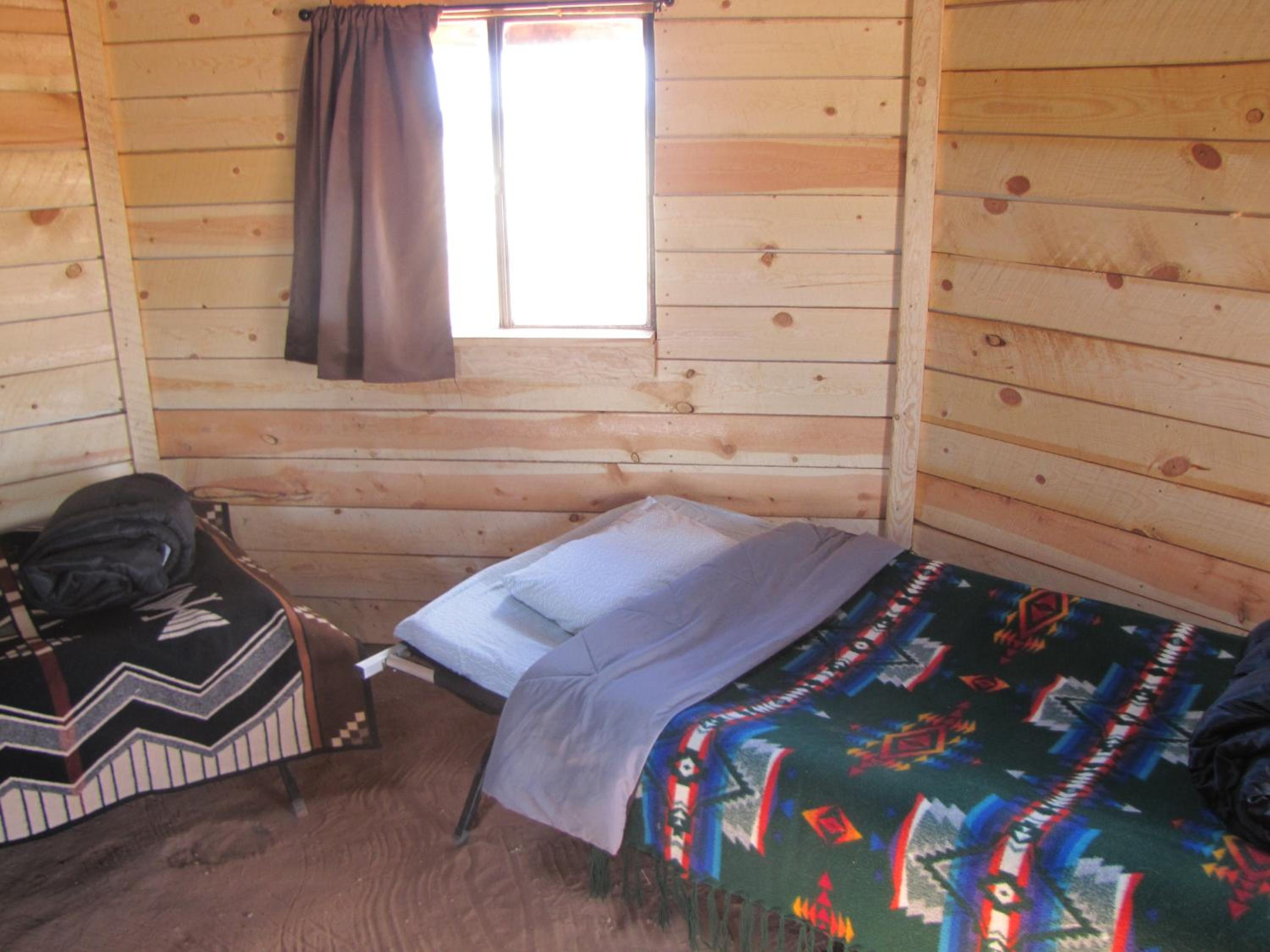 Traditional Navajo Hogan (1) - Photo 1