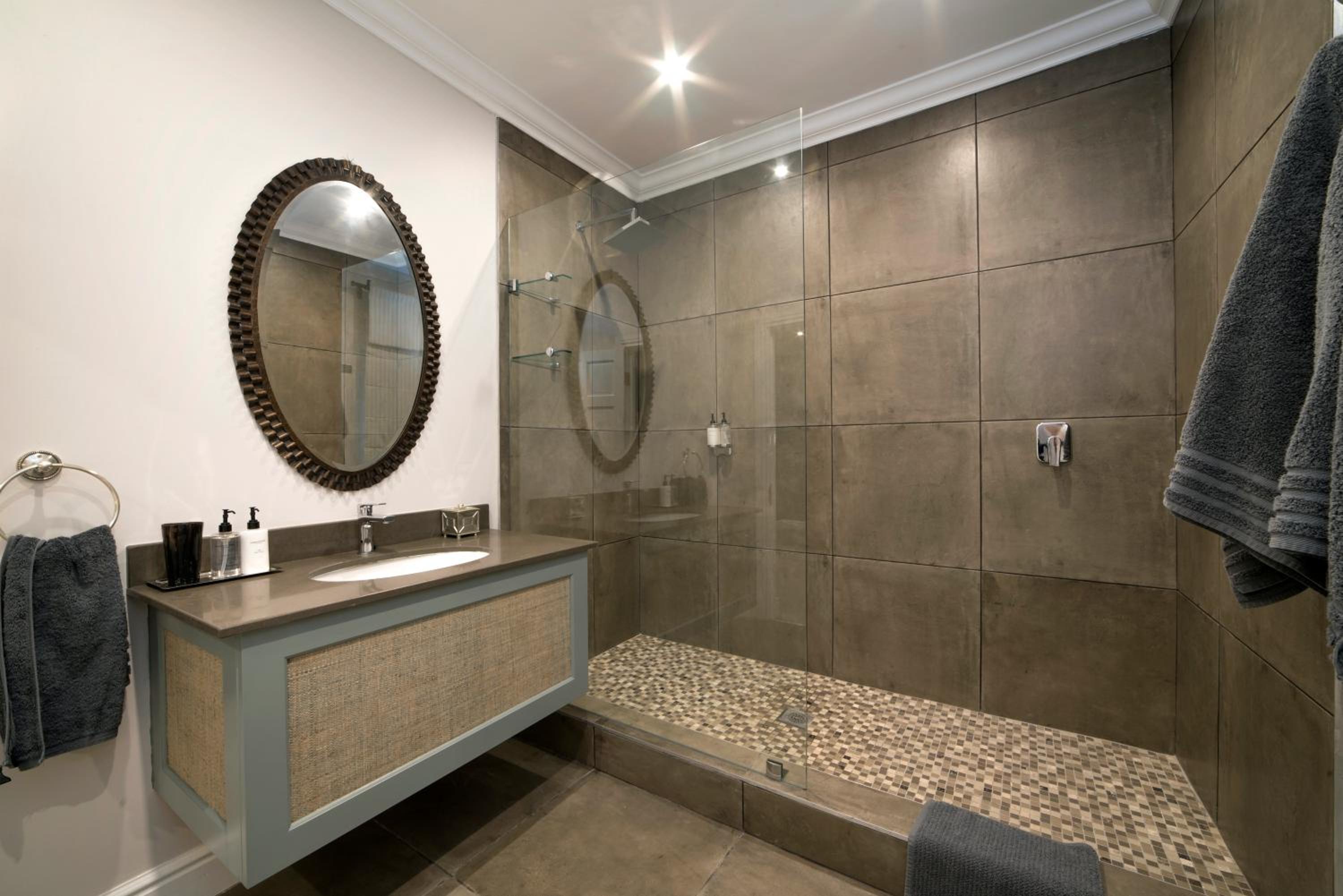Standard King Room - Photo 3