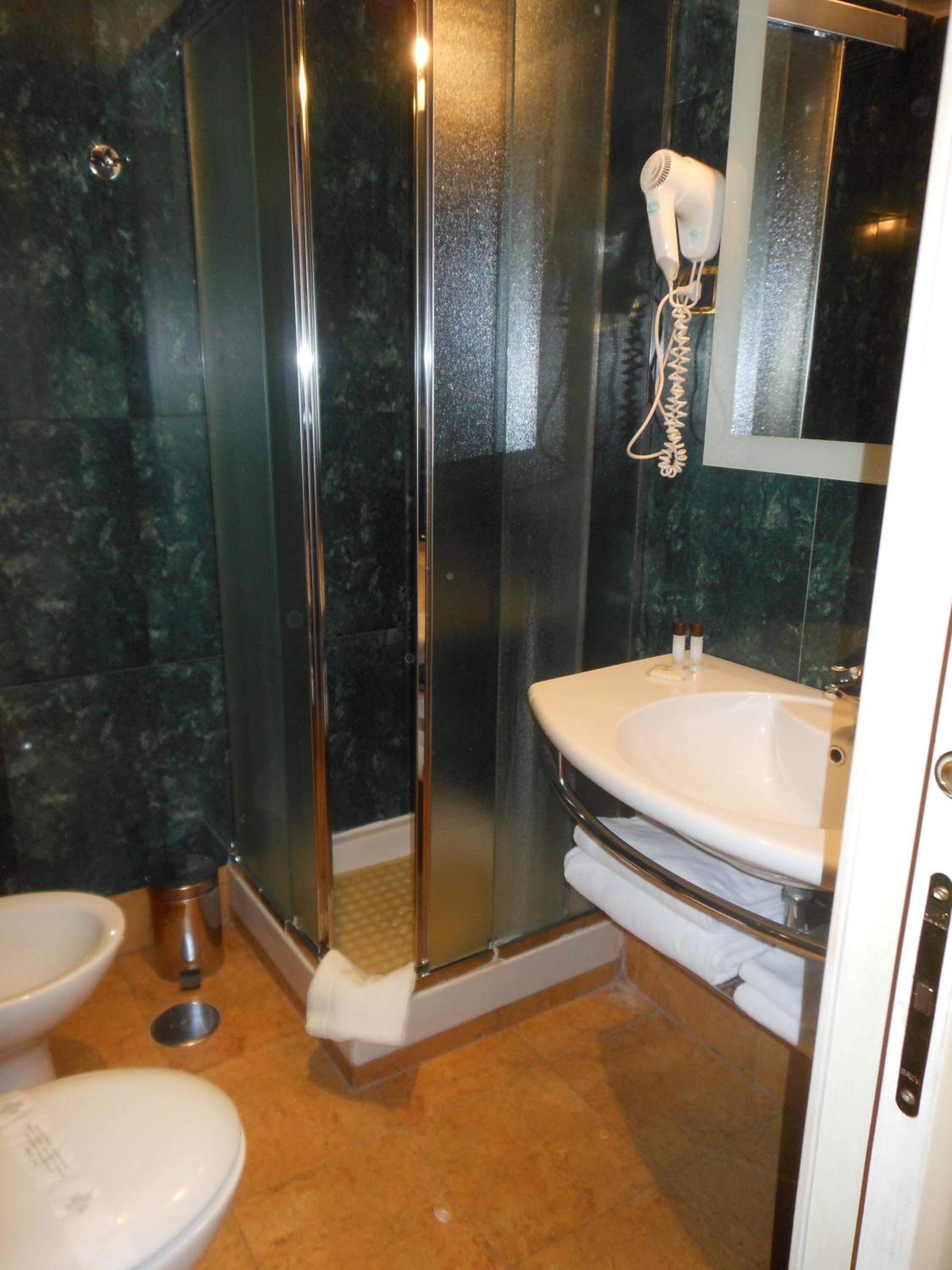 Double Room With Extra Bed photo 2