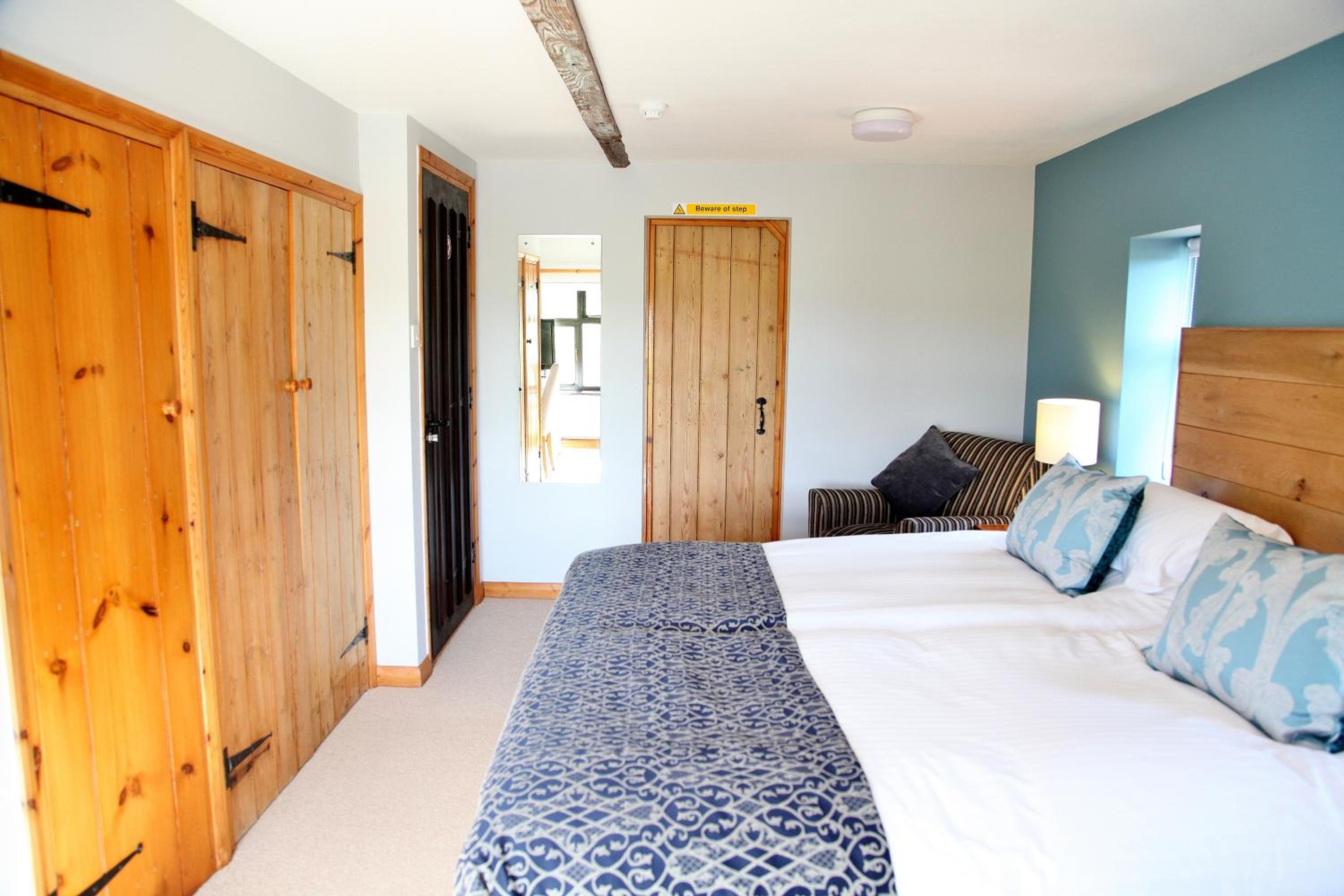 Standard Twin Room - Photo 7