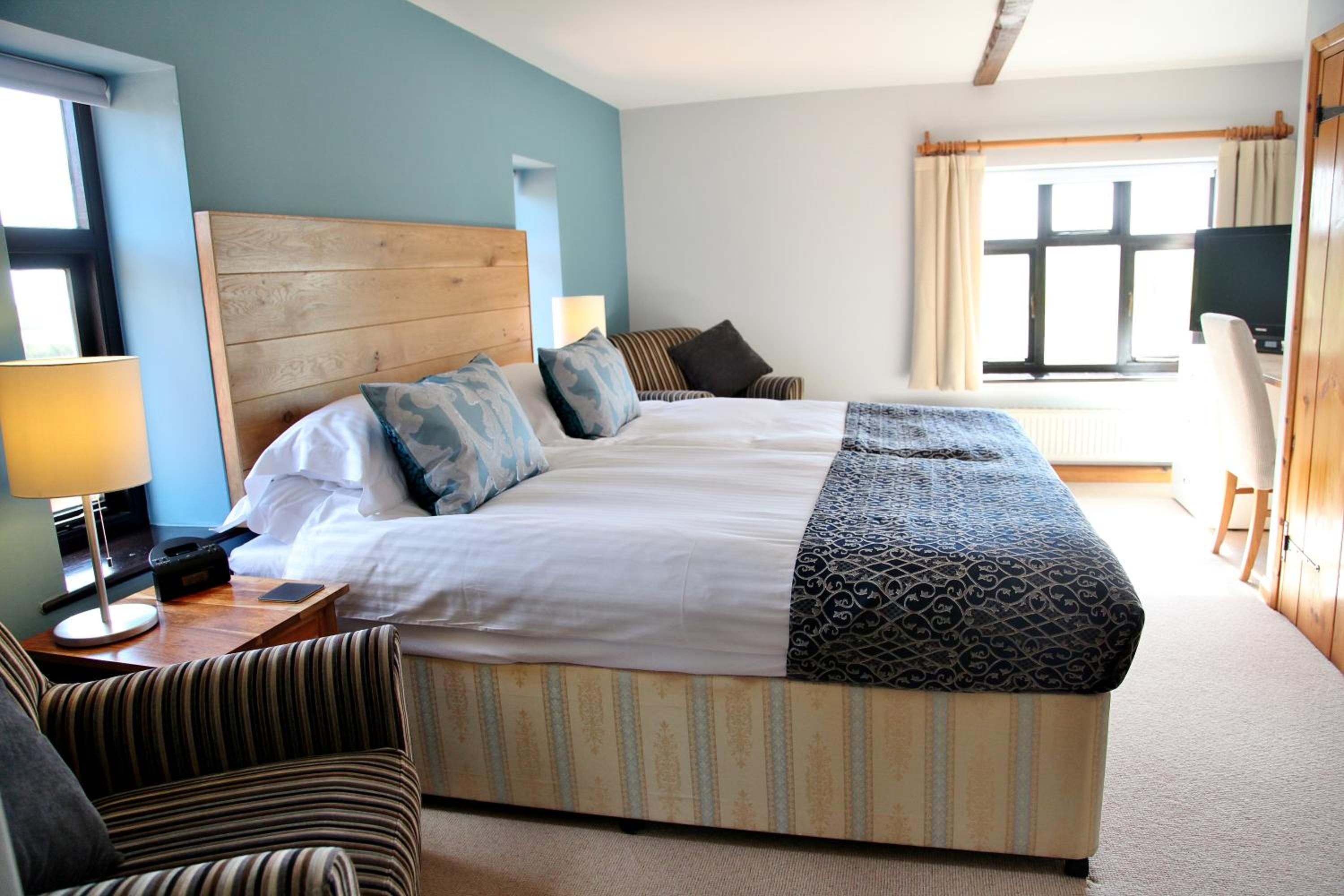 Standard Twin Room - Photo 4