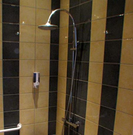 Twin Room - Photo 2