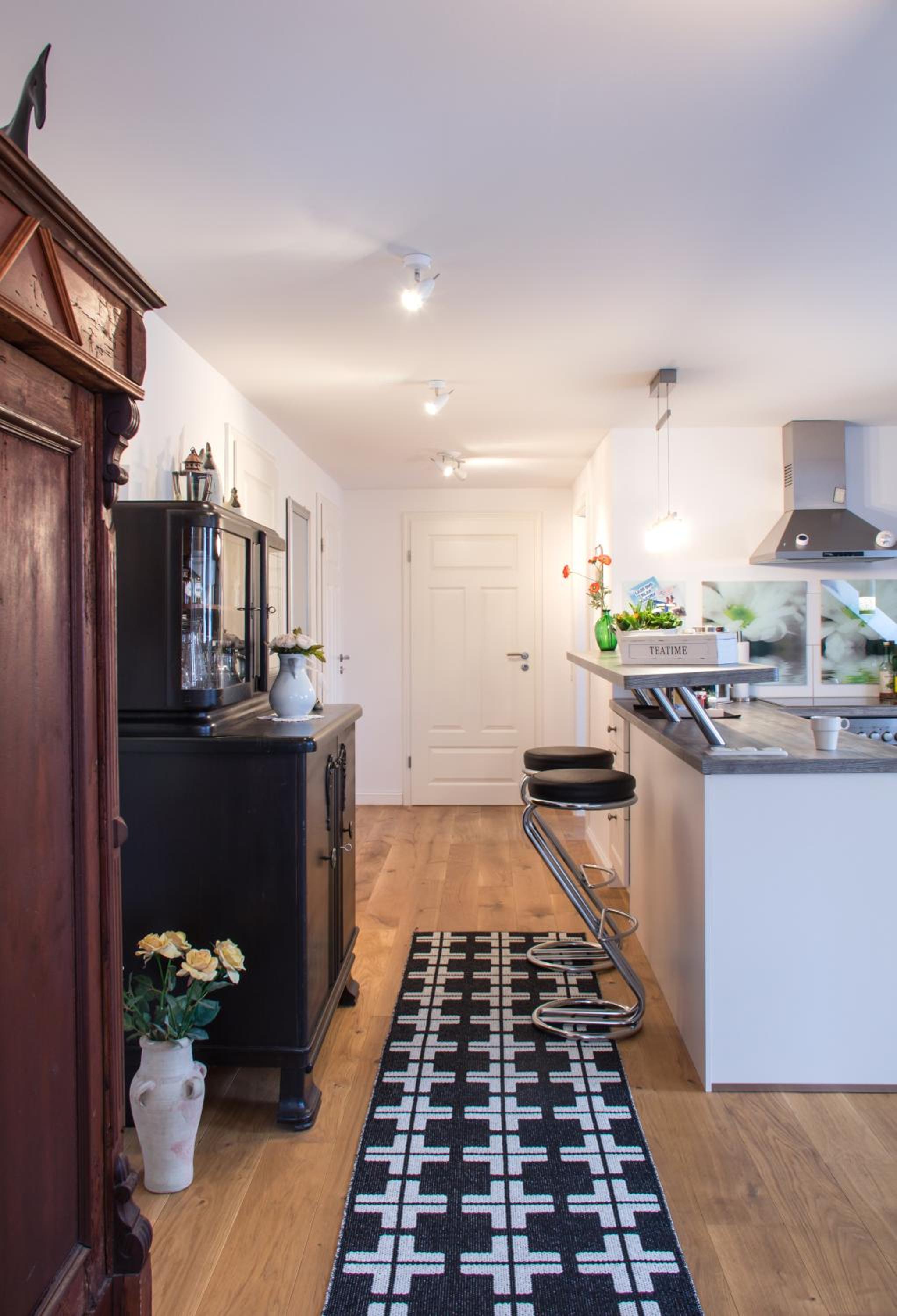 Apartment with Terrace - Photo 18