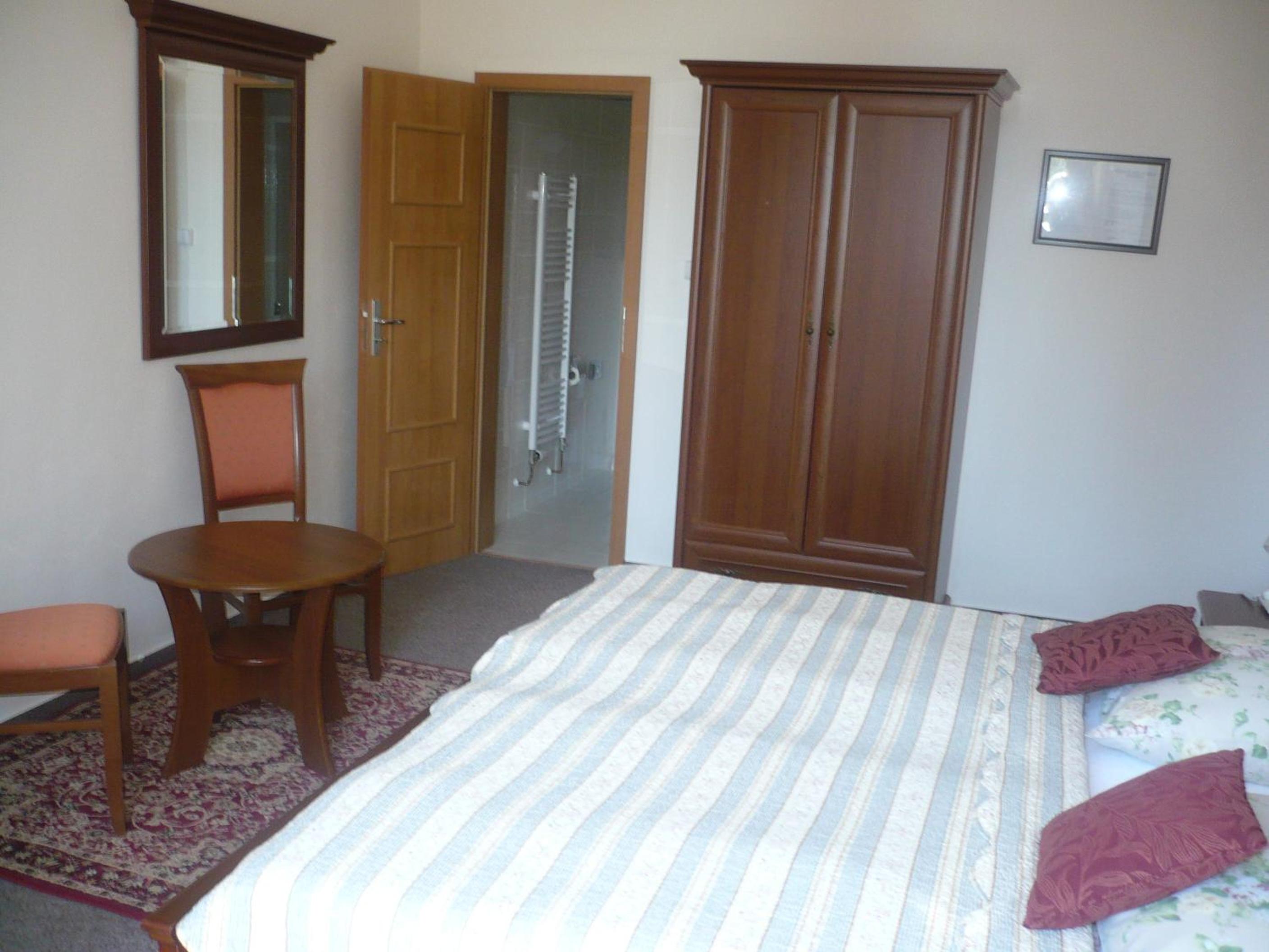 Standard Double or Twin Room - Photo 5