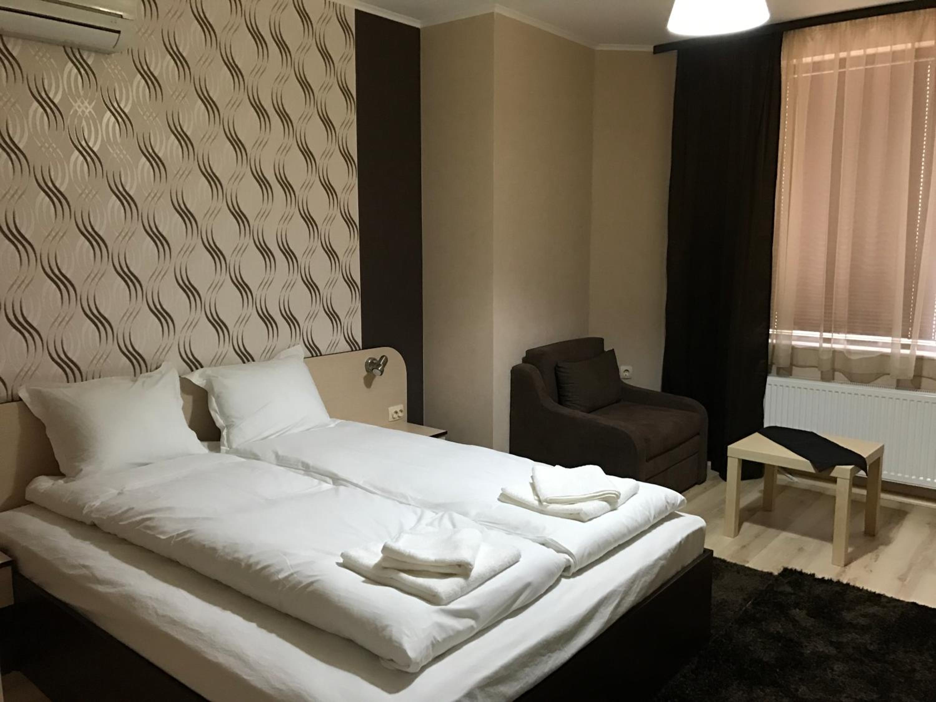 Double Room - Photo 6