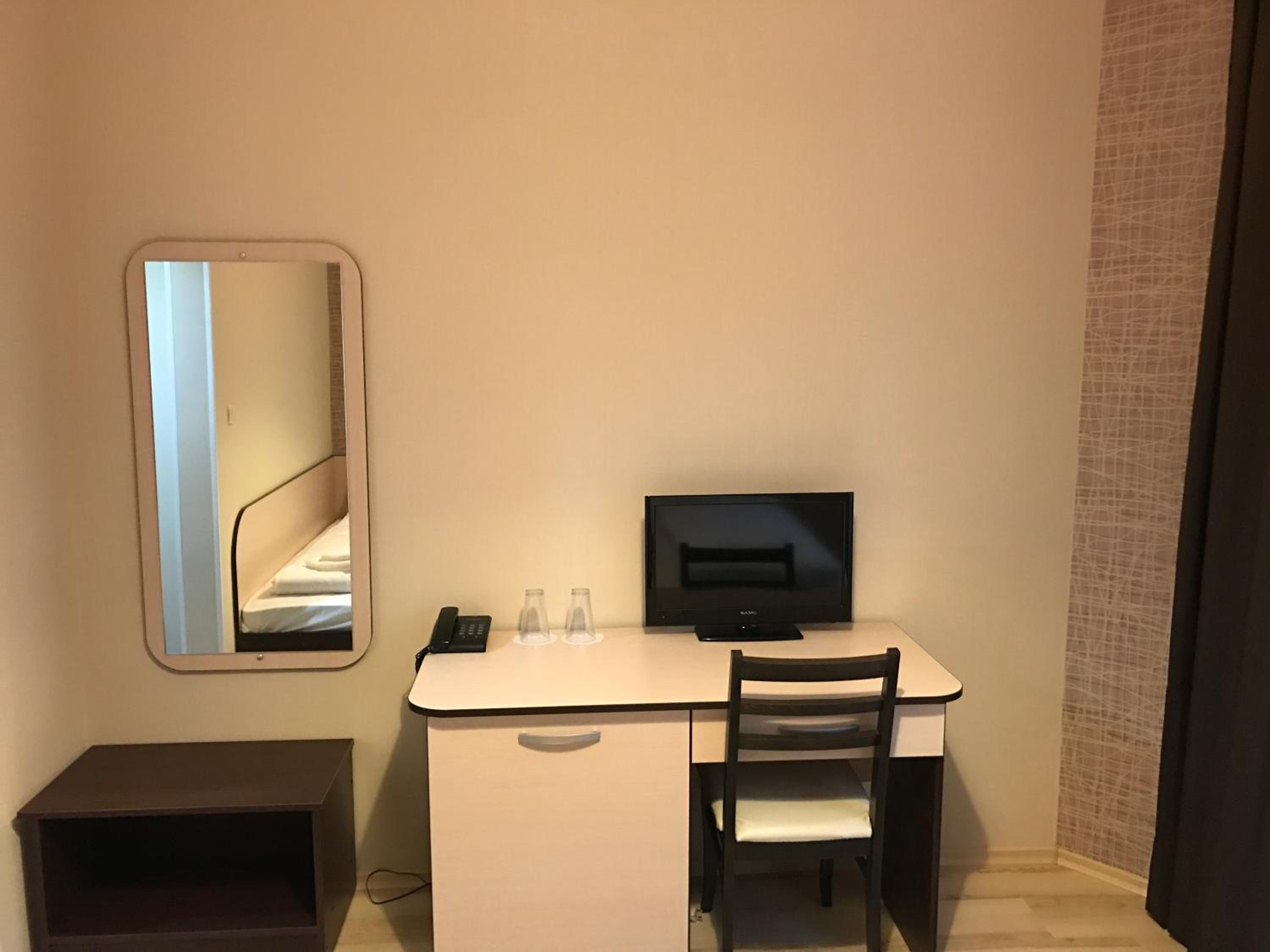 Twin Room with Balcony - Photo 3