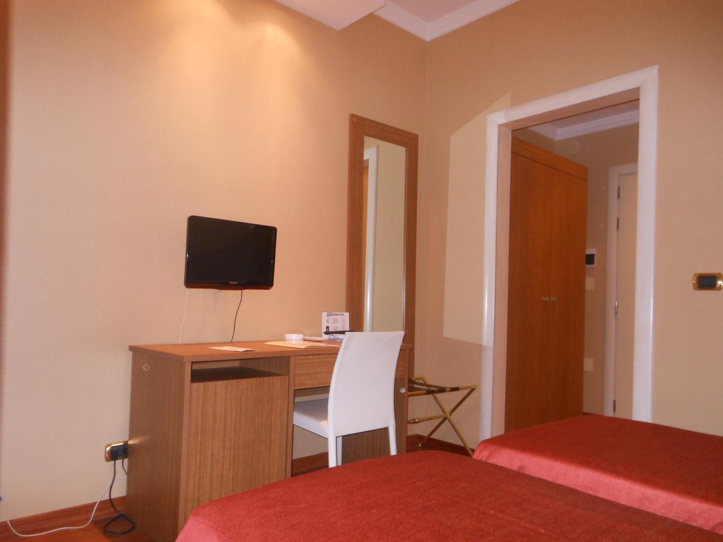 Double Room With Extra Bed photo 3
