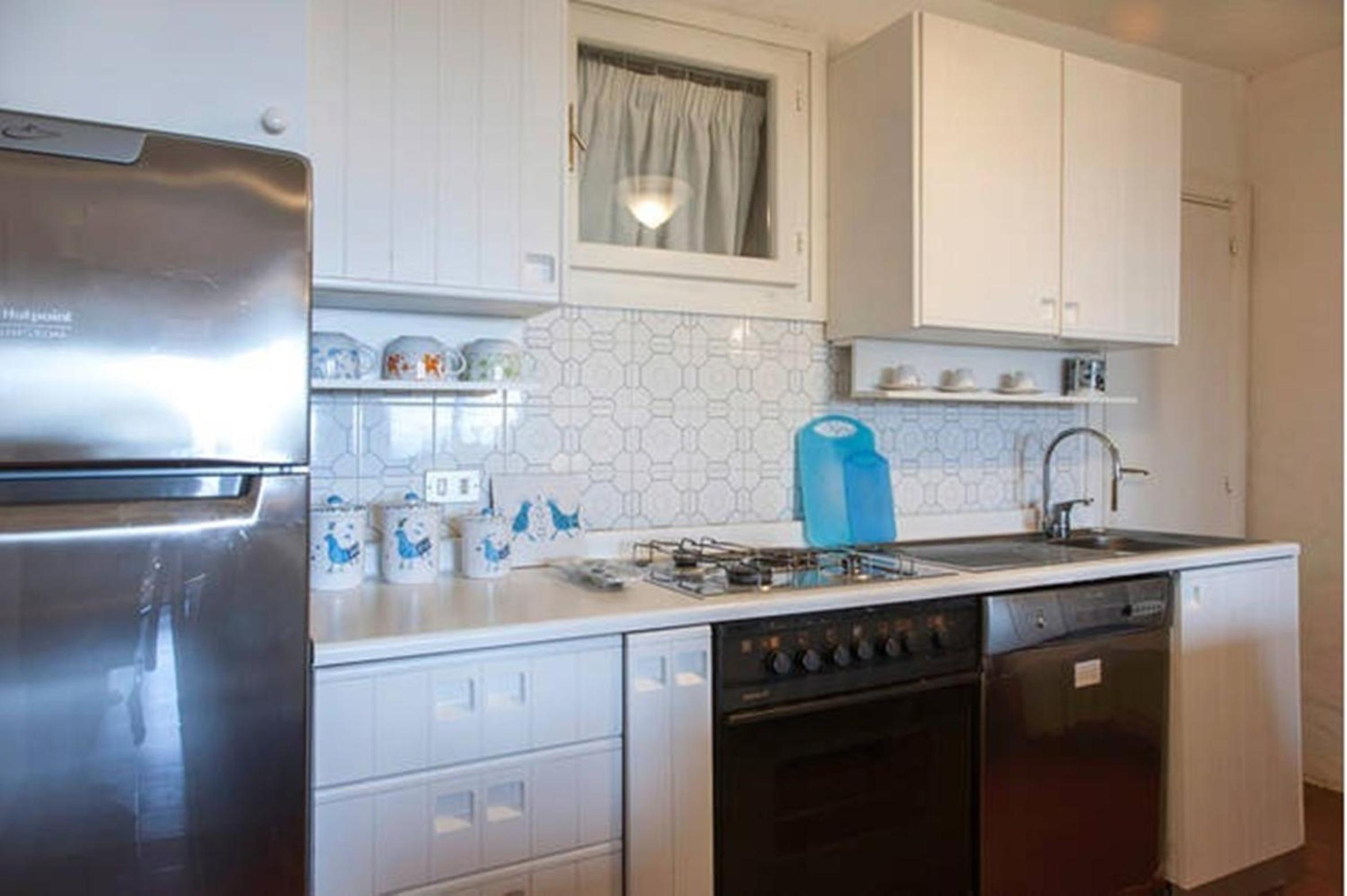 Apartment photo 2
