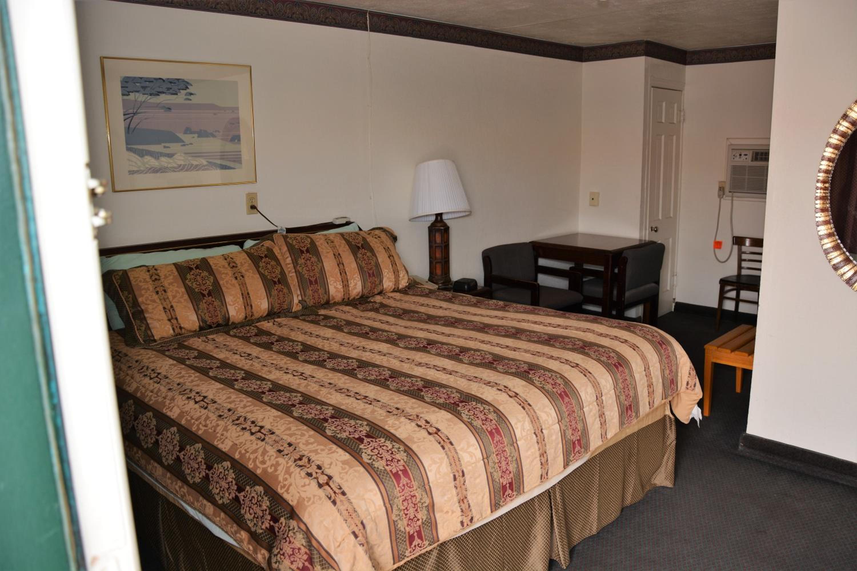 Standard Queen Room with Two Queen Beds - Photo 1